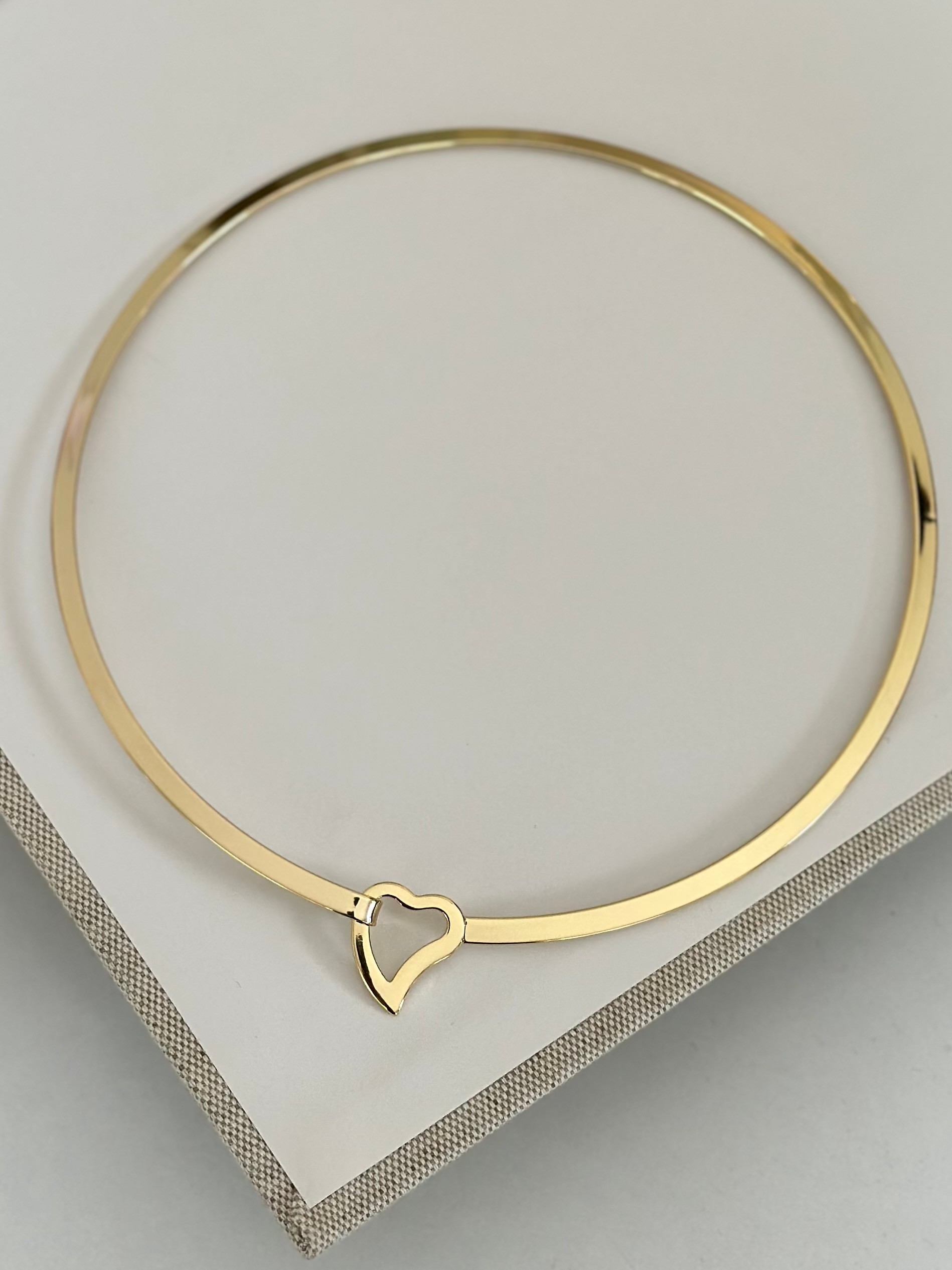 Kalp Detay Plaka Choker