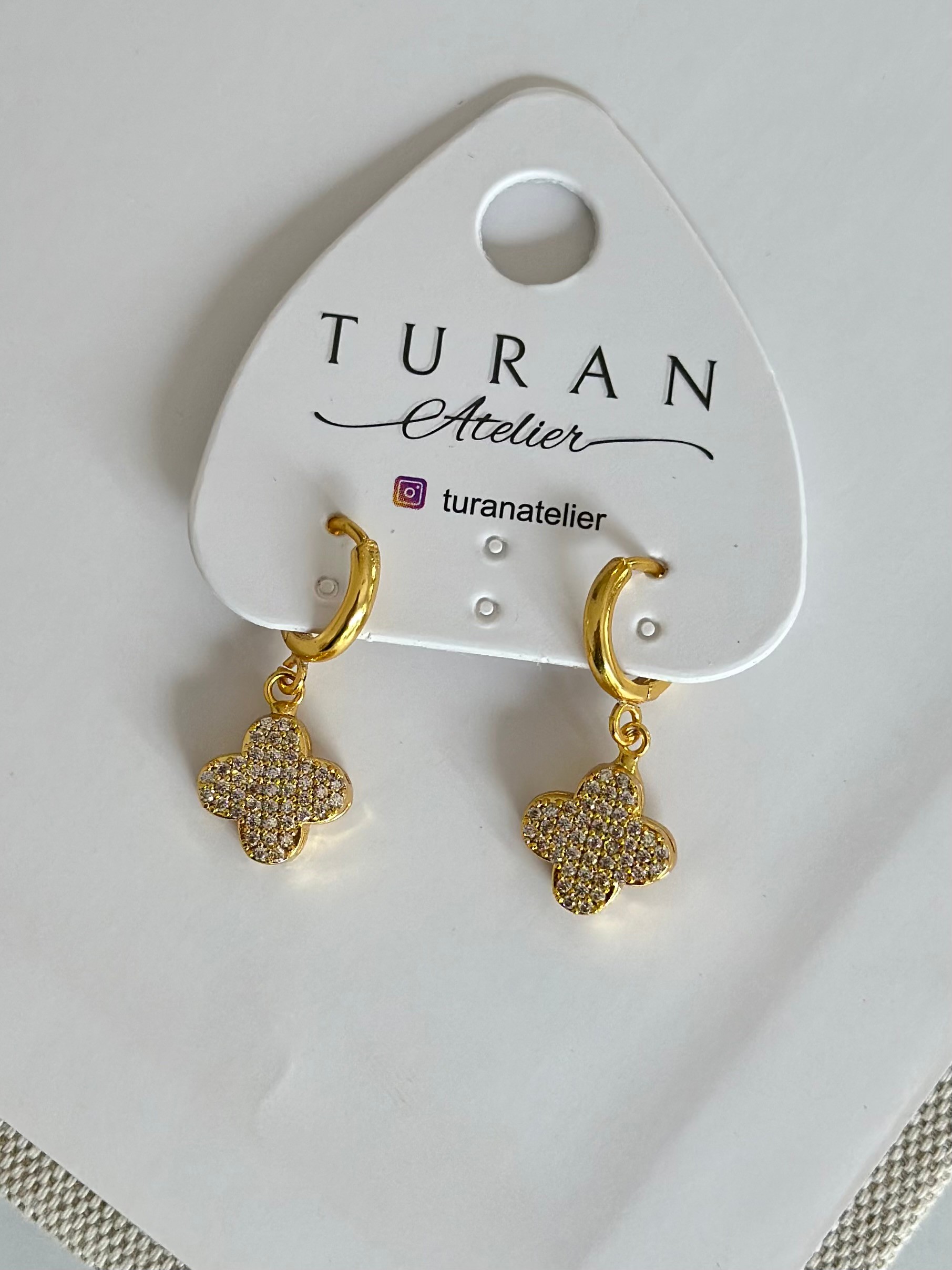 Taşlı Tasarım Mini Yonca Küpe