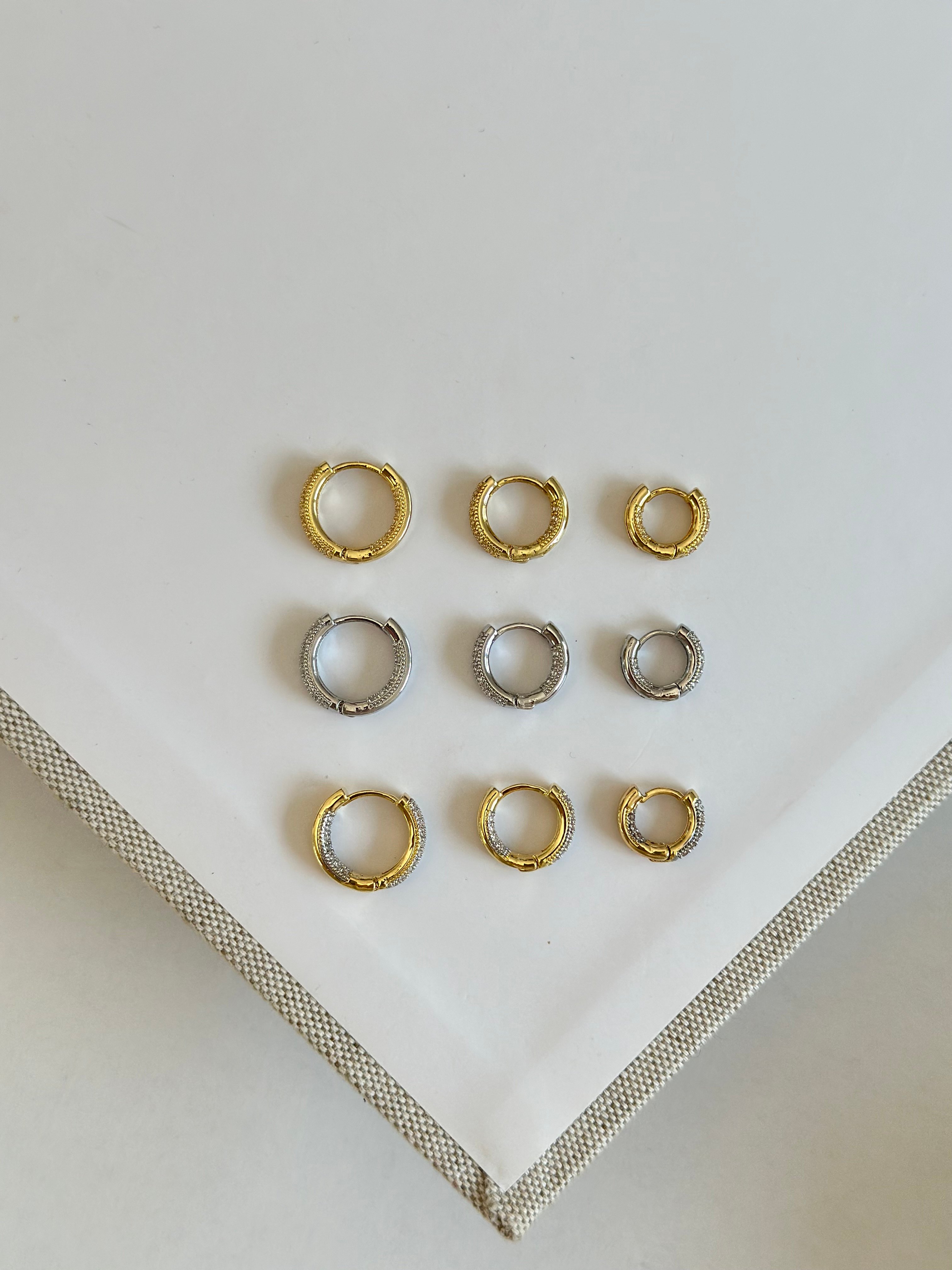 Taşlı Mini Üçlü Halka Küpe