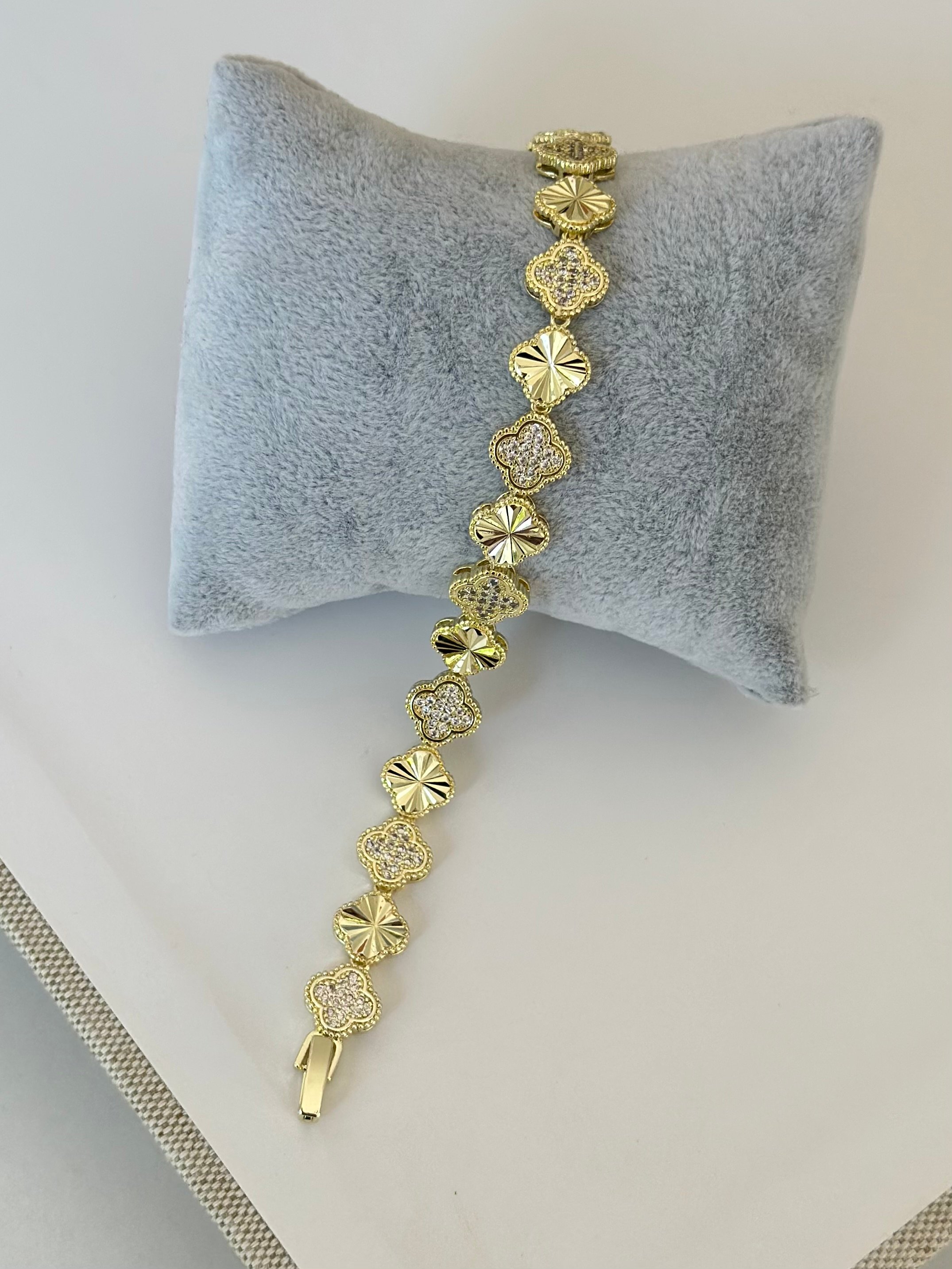 Taşlı Full Gold Tasarım Yonca Kolye