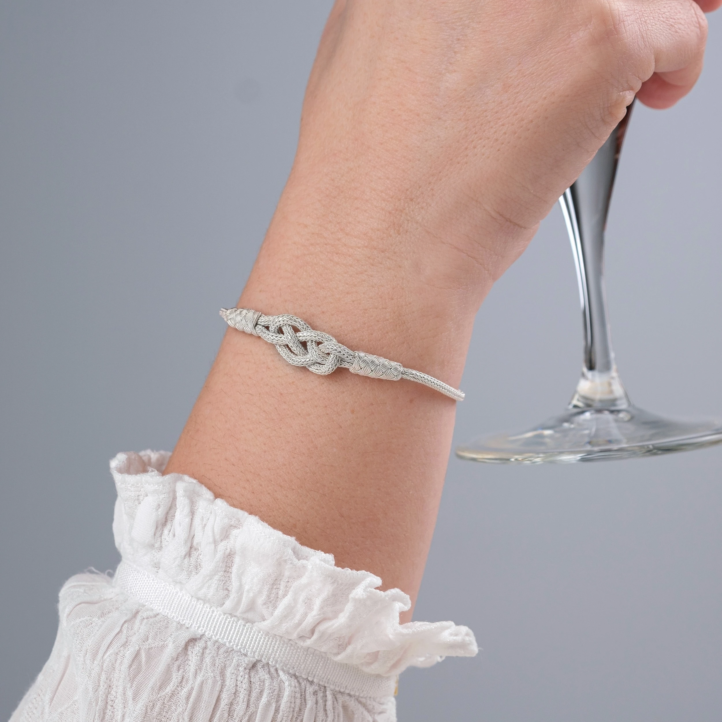 El Örgüsü 999 Ayar Saf Gümüş Kazaziye Bileklik - Gemici Düğümü Form