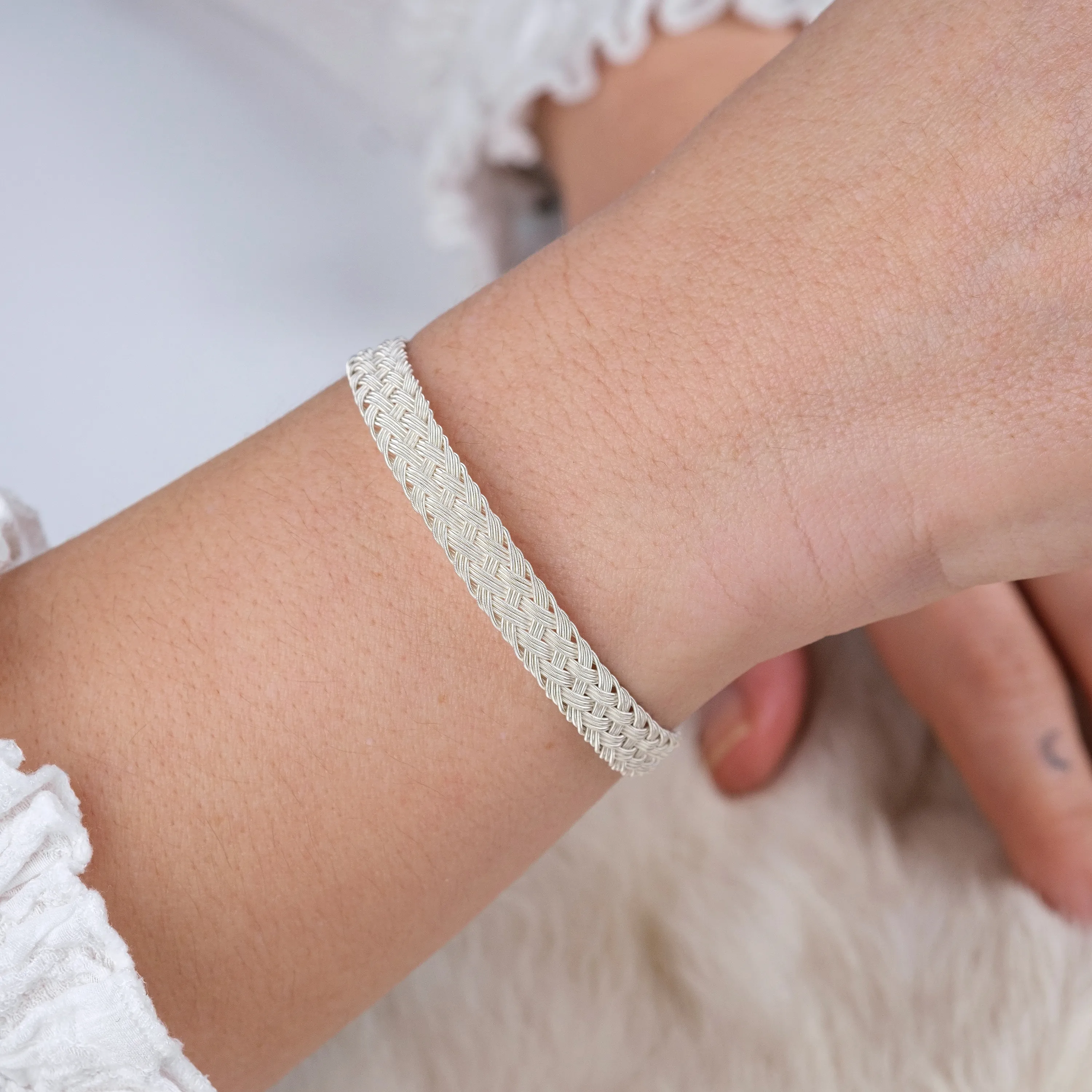 El Örgüsü 999 Ayar Saf Gümüş Kazaziye Bileklik - Geniş Klasik Model