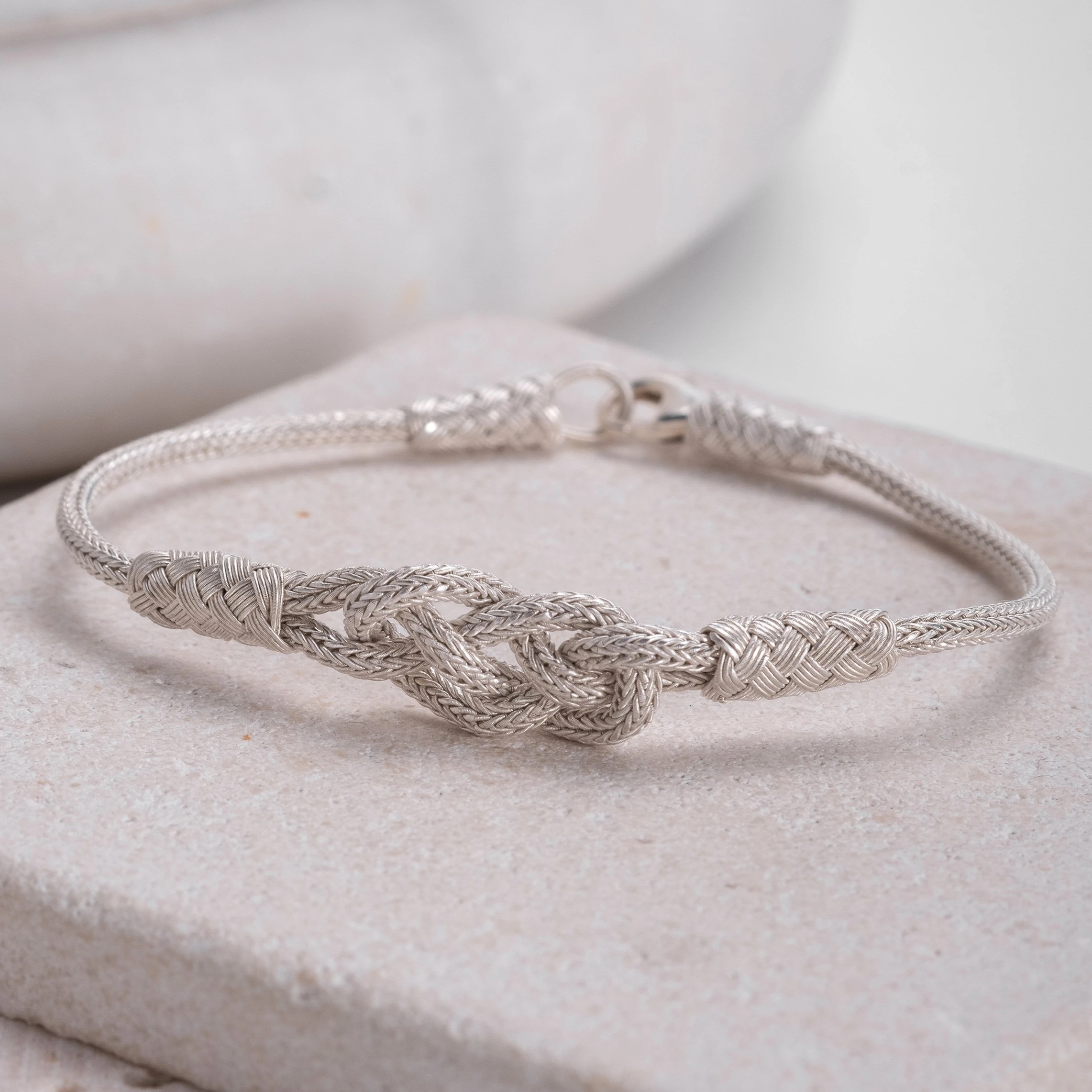 El Örgüsü 999 Ayar Saf Gümüş Kazaziye Bileklik - Gemici Düğümü Form