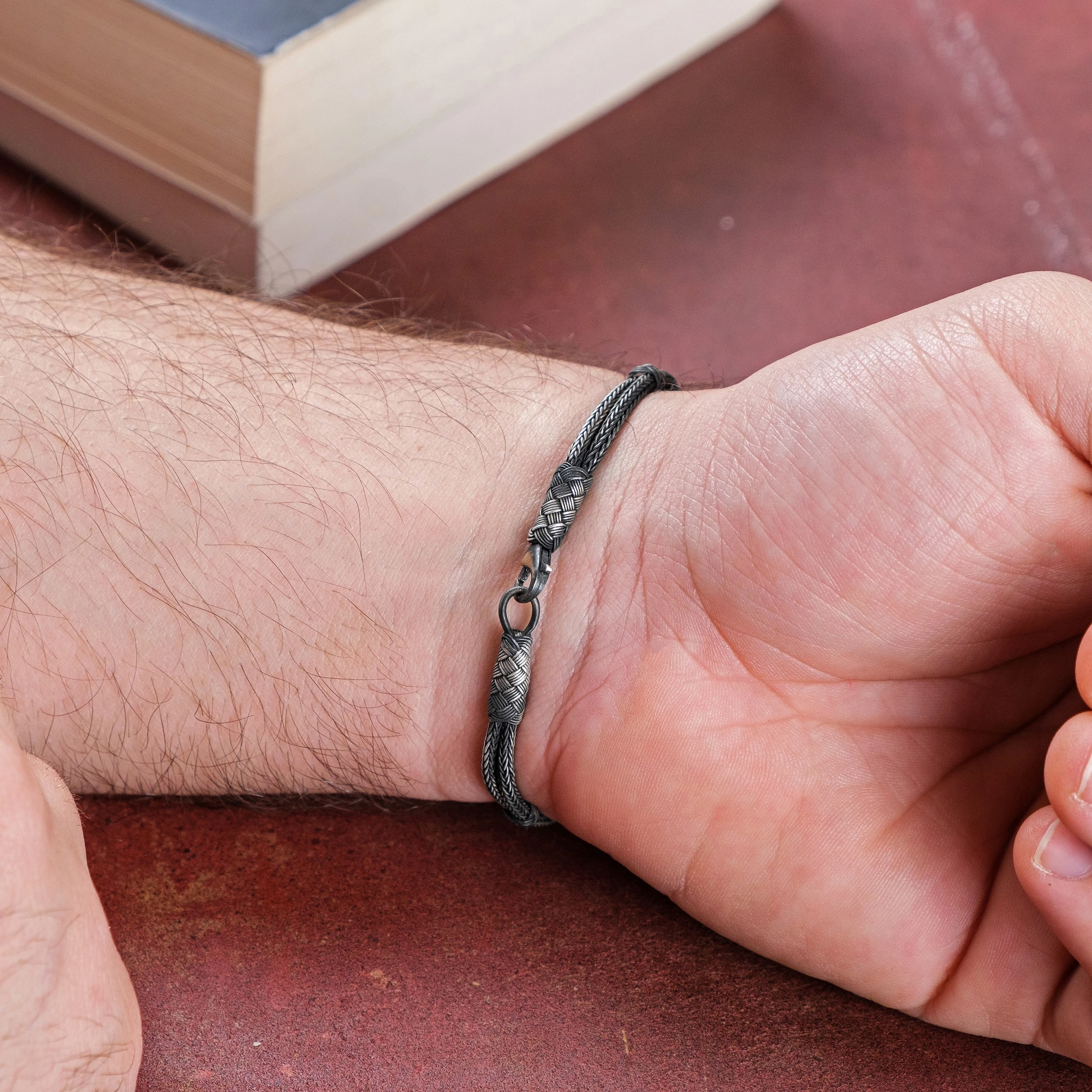 El Örgüsü 999 Ayar Saf Gümüş Bileklik - Siyah Zincir Tasarım