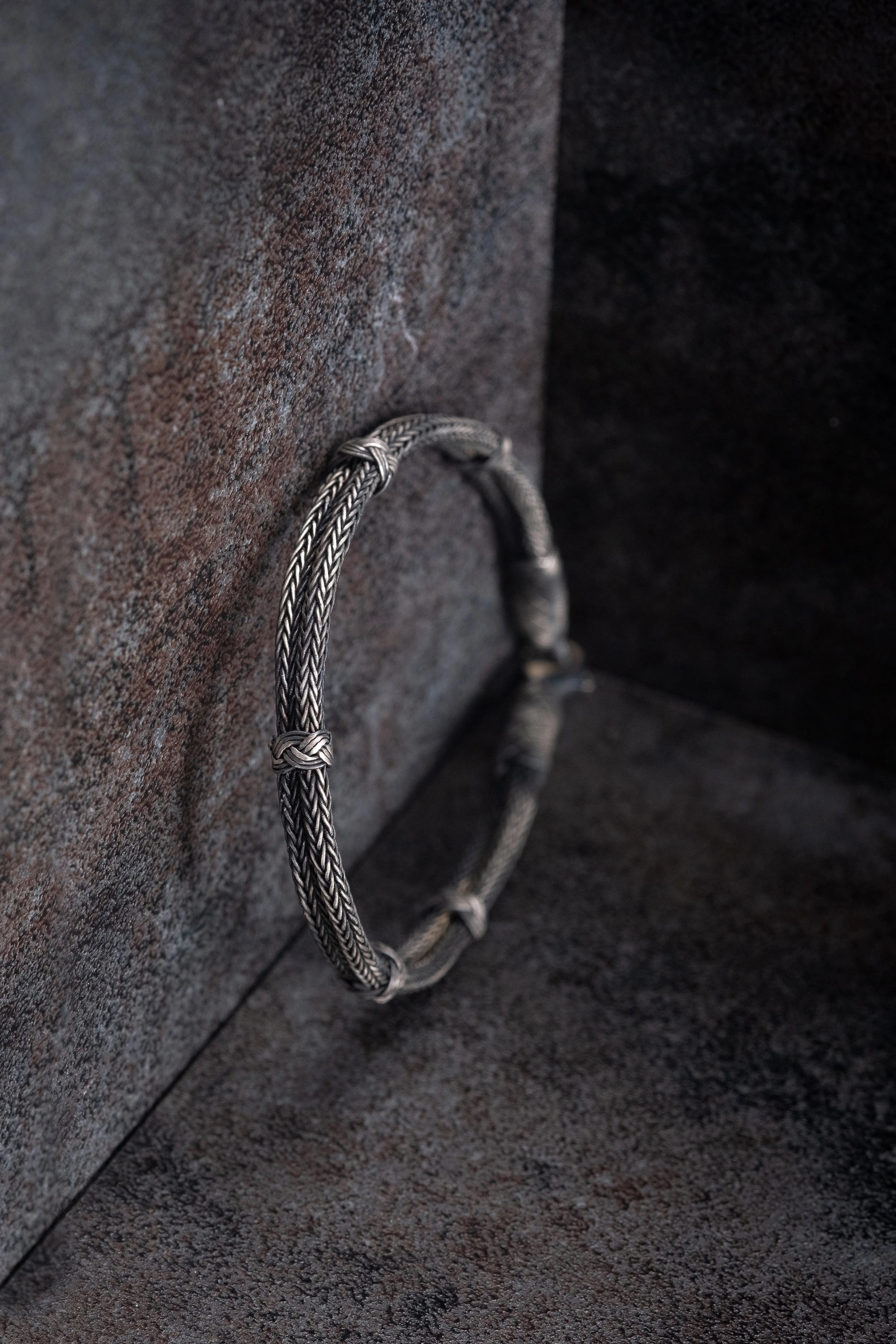 El Örgüsü 999 Ayar Saf Gümüş Bileklik - Siyah Zincir Tasarım