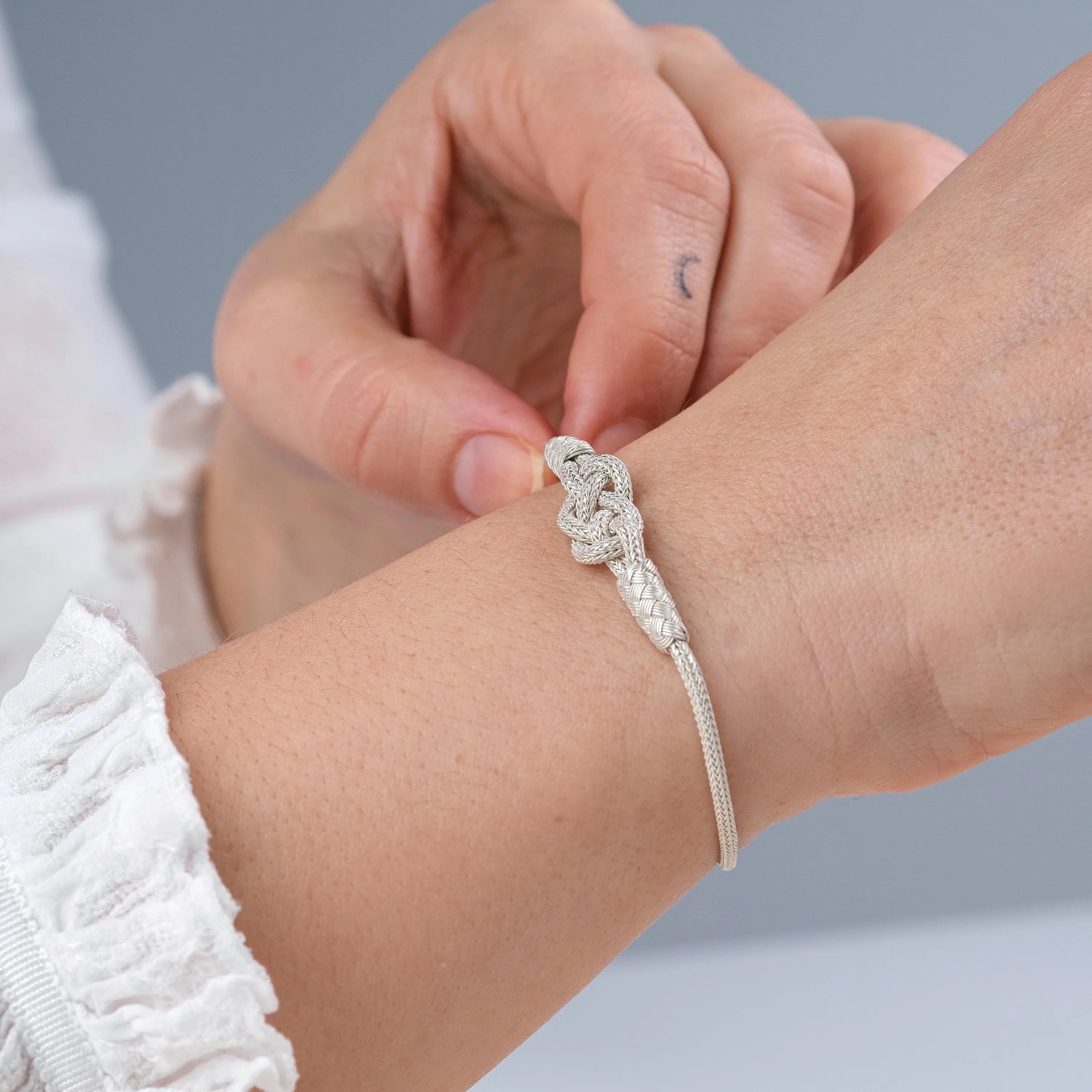 El Örgüsü 999 Ayar Saf Gümüş Kazaziye Bileklik - Gemici Düğümü Form