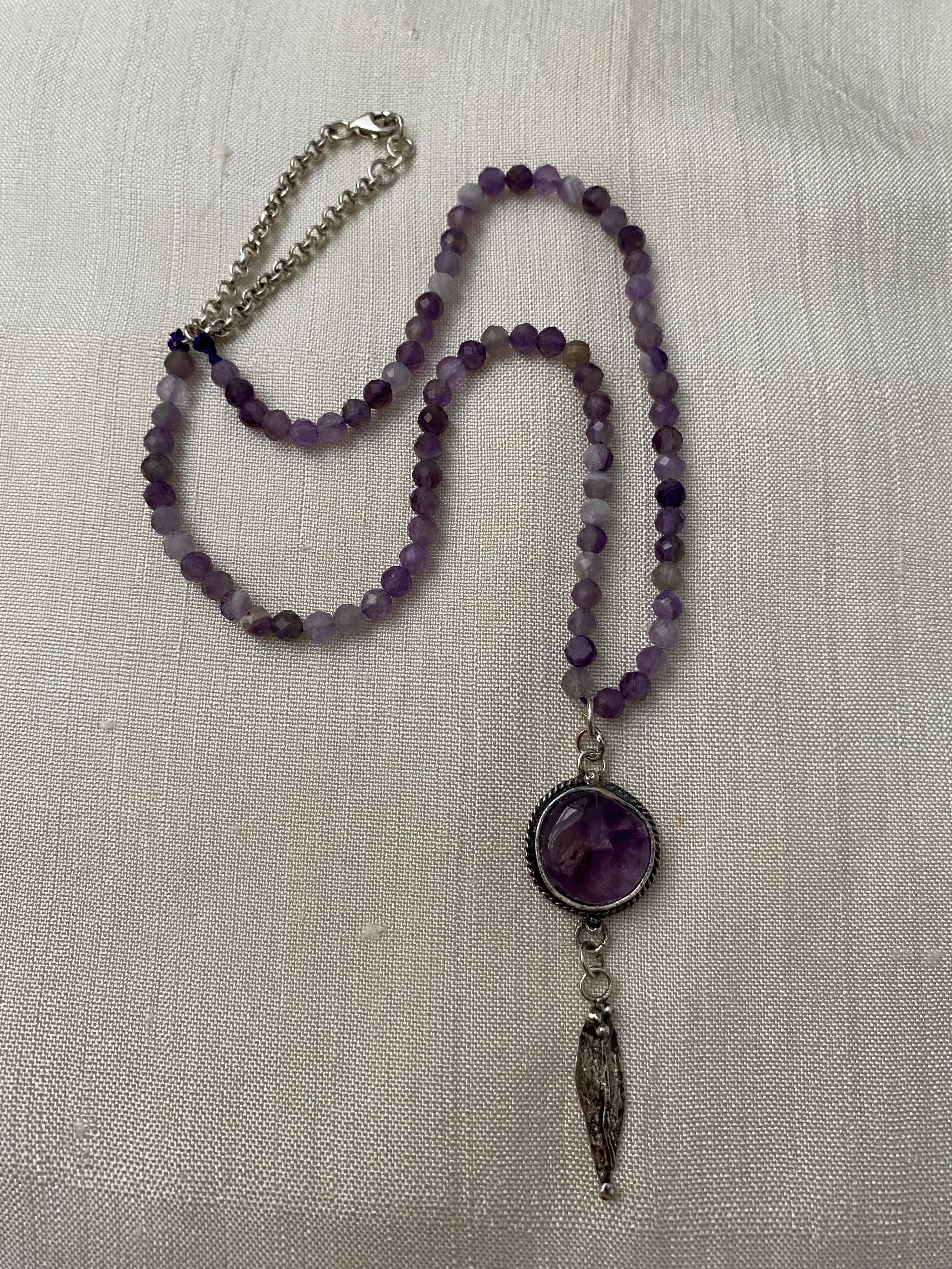 Ametist Taşlı Yaprak Detaylı Gümüş Kolye – Arife Deveci İmza Tasarım