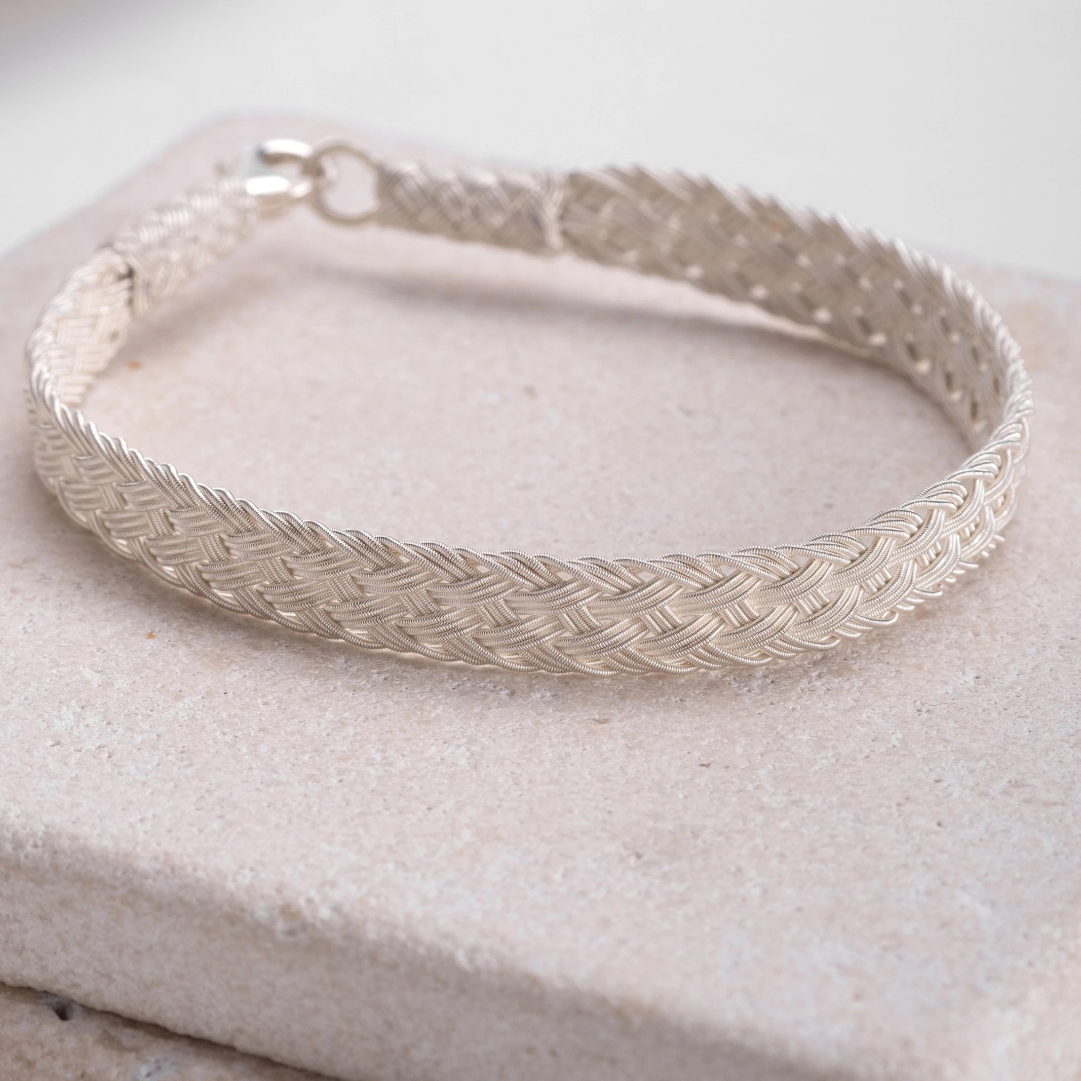 El Örgüsü 999 Ayar Saf Gümüş Kazaziye Bileklik - Geniş Klasik Model