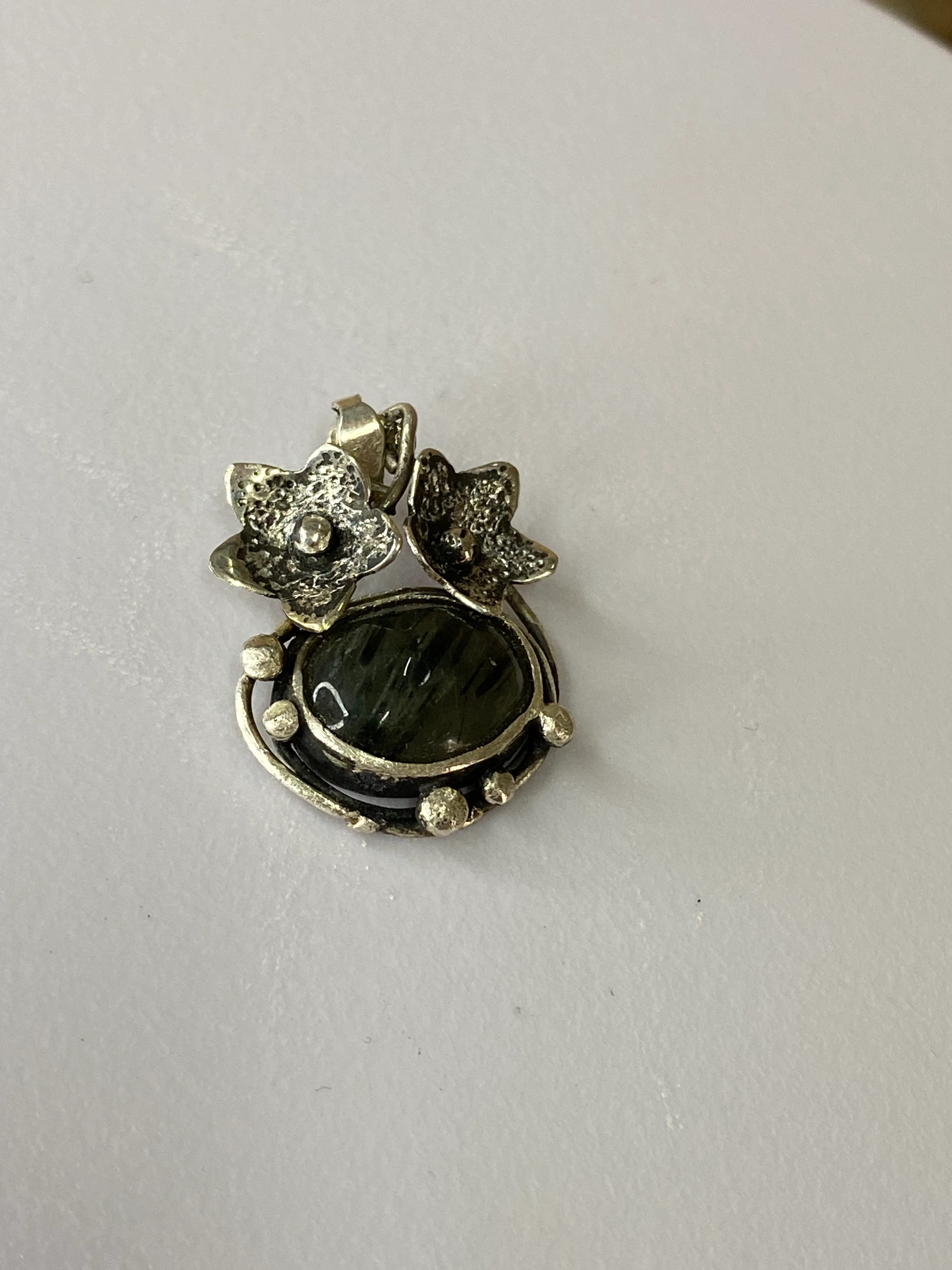 Rutil Kuvars Taşlı El Yapımı Gümüş Kolye – Özgün Tasarım