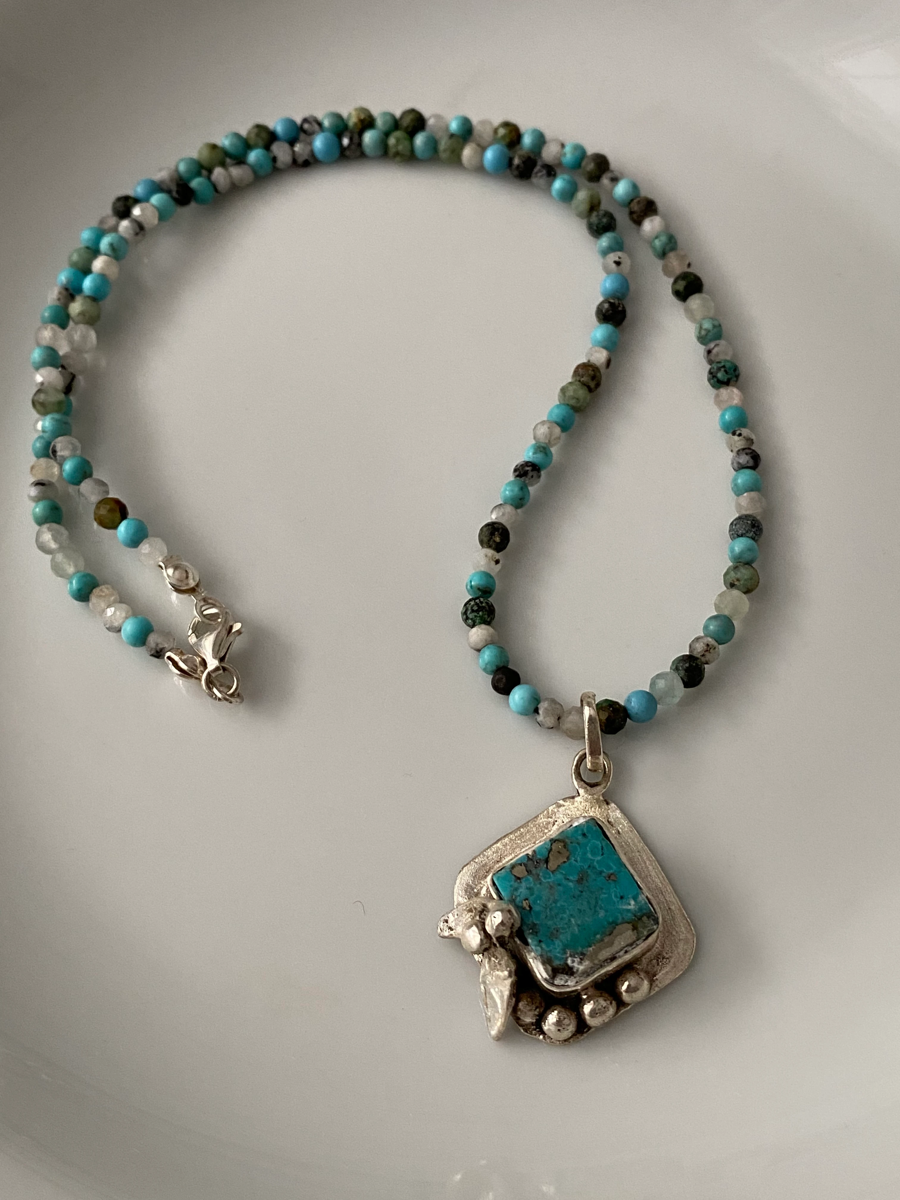 Turkuaz Taşlı El Yapımı Gümüş Kolye – Doğal Taş, Özgün Tasarım