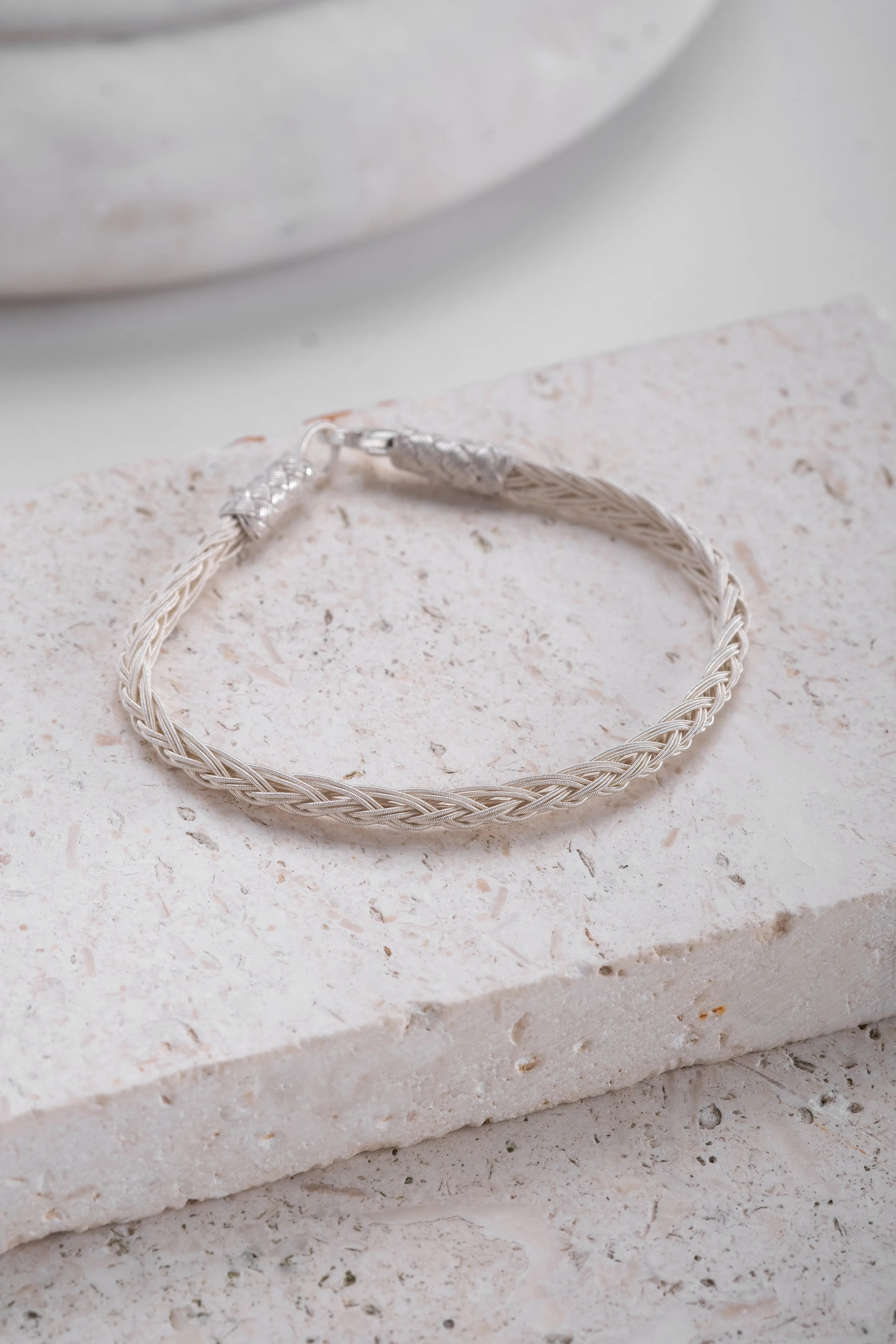 El Örgüsü 999 Ayar Saf Gümüş Kazaziye Bileklik - İnce Zarif Tasarım