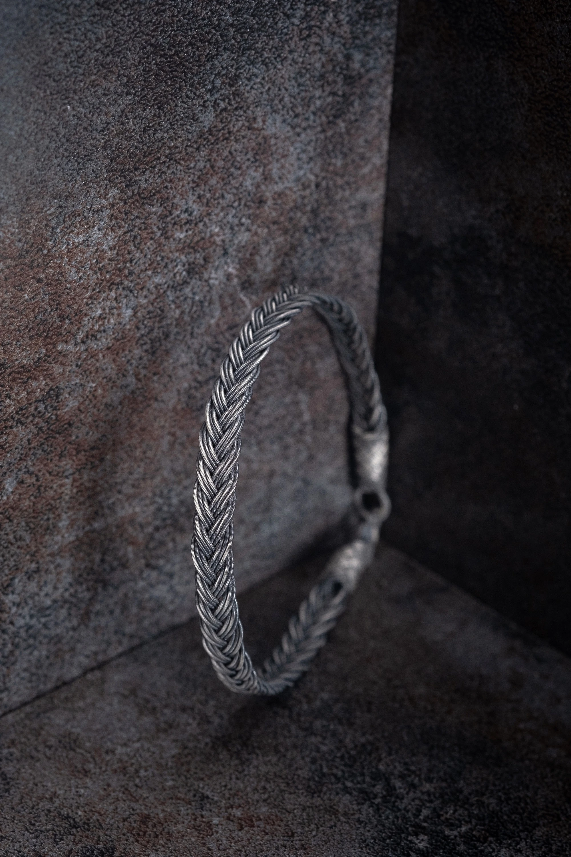 El Örgüsü 999 Ayar Saf Gümüş Bileklik - Siyah Oksitli Tasarım