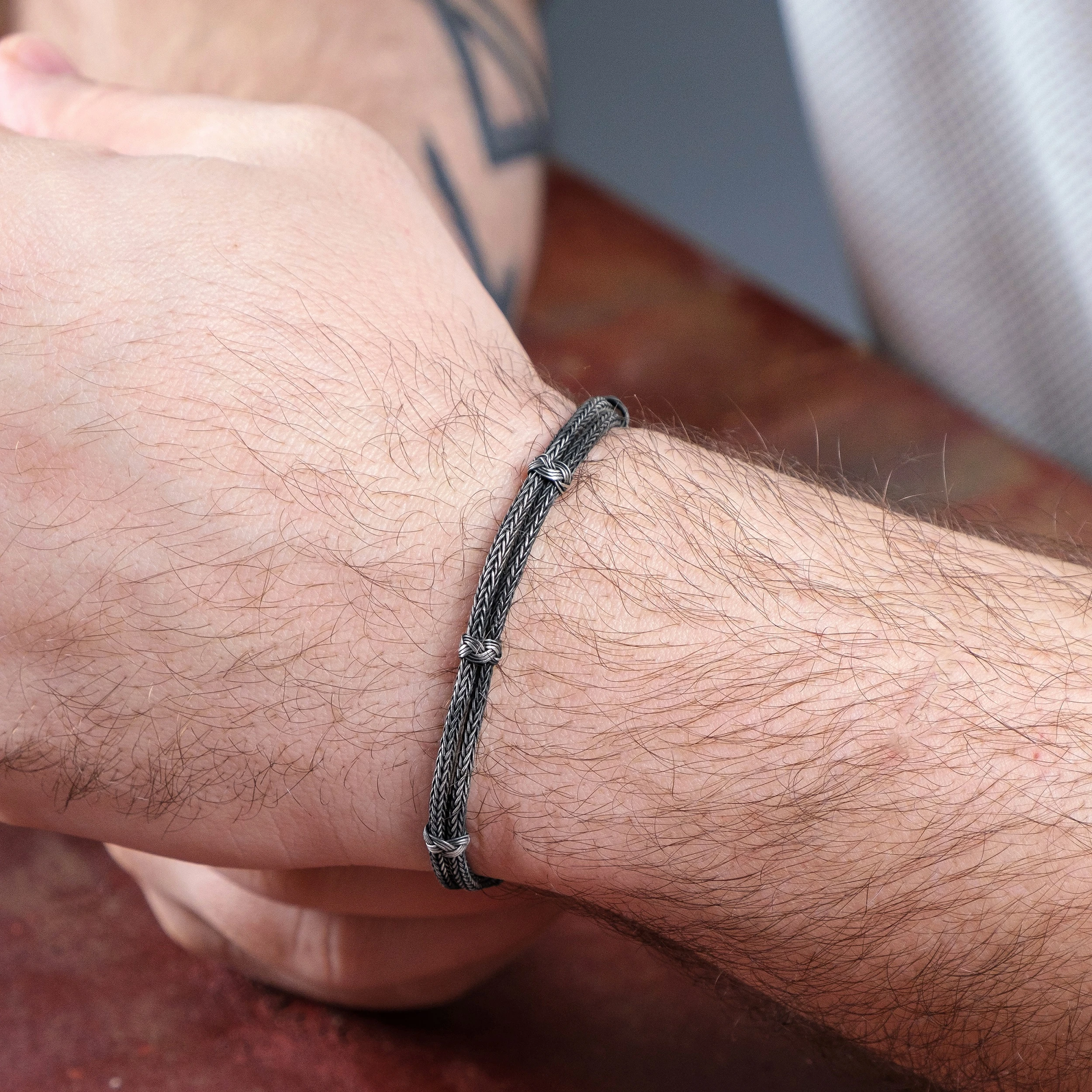 El Örgüsü 999 Ayar Saf Gümüş Bileklik - Siyah Zincir Tasarım