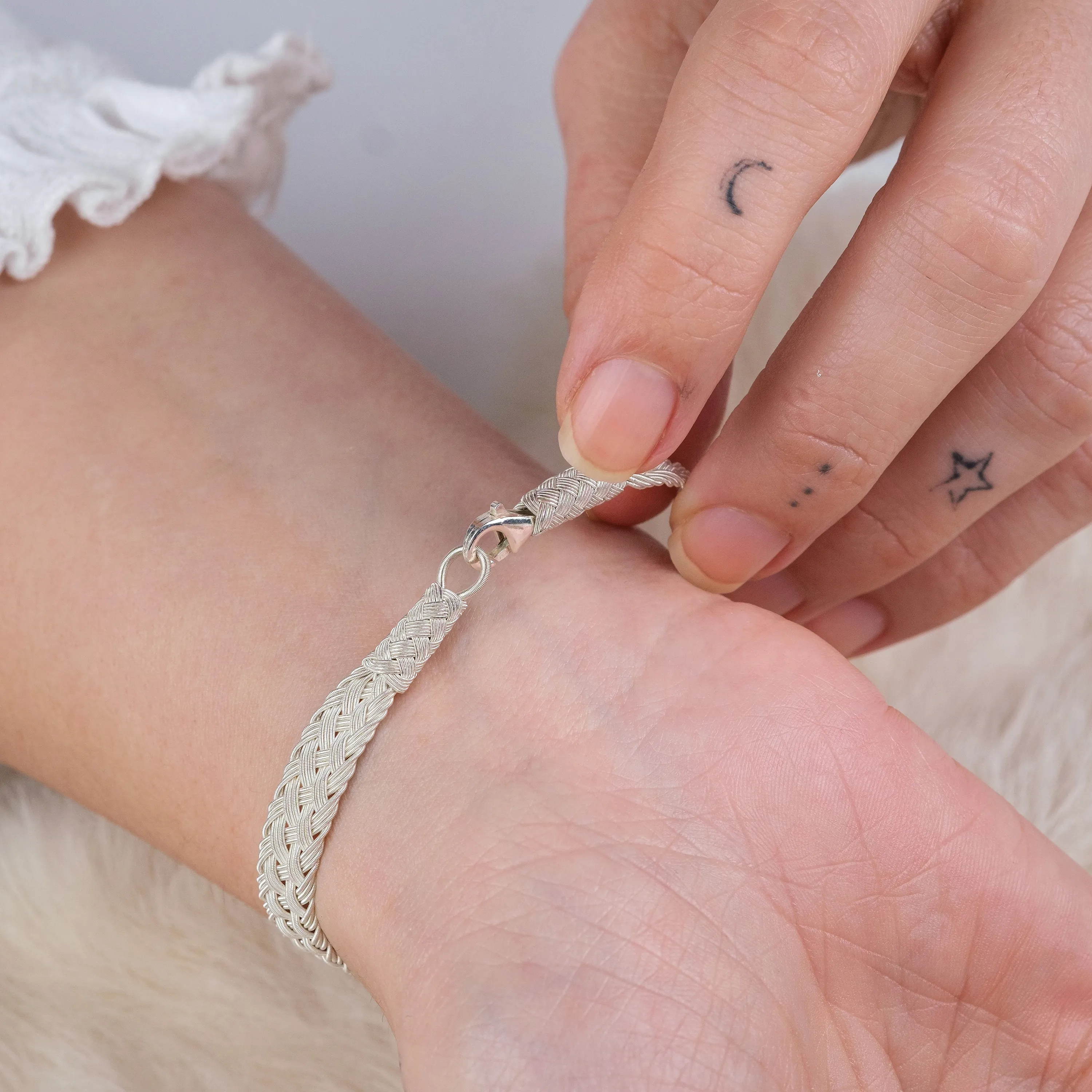 El Örgüsü 999 Ayar Saf Gümüş Kazaziye Bileklik - Geniş Klasik Model