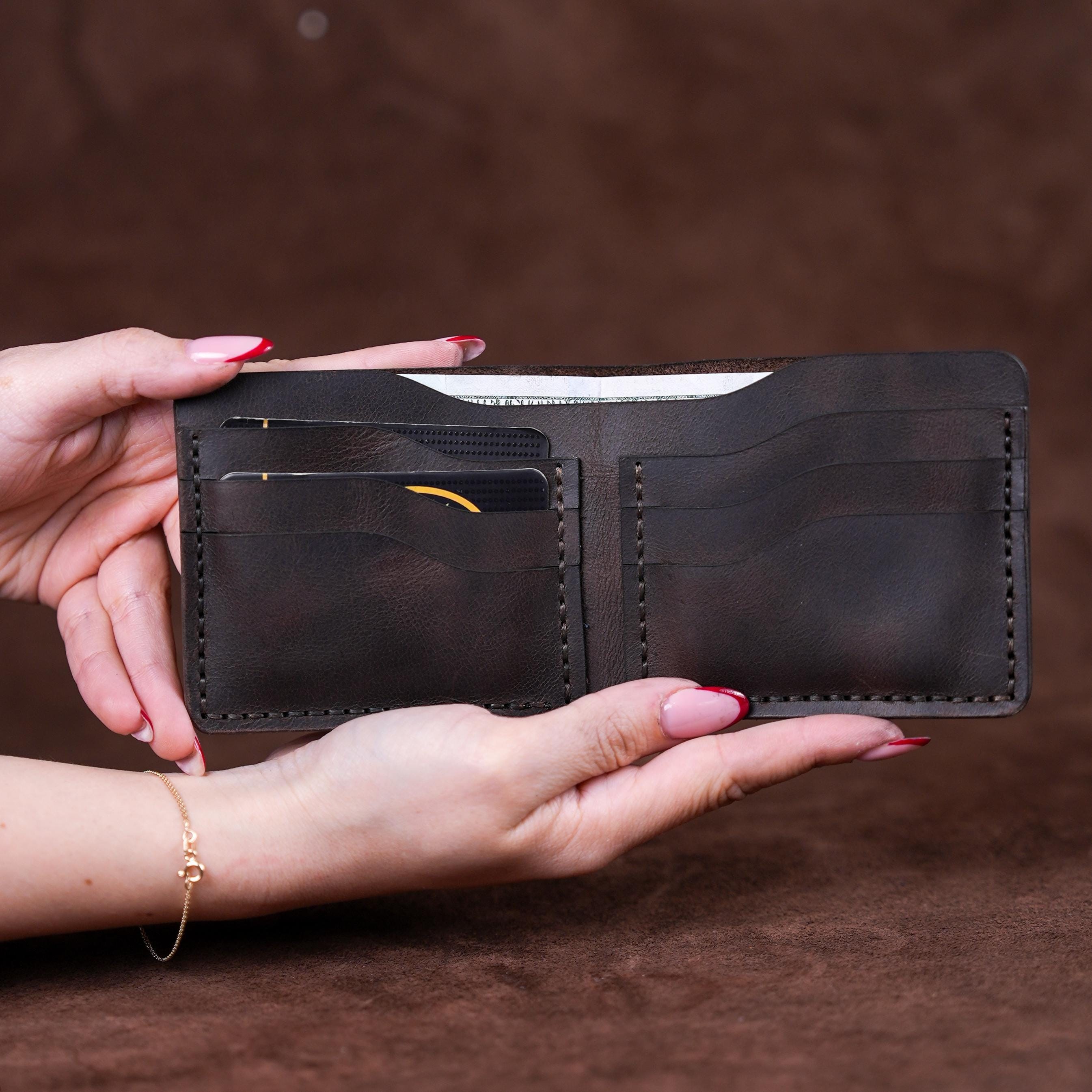 Classic Men&#39;s Wallet-A minimalist Gift For Your Loved Ones-A Great Wallet And Card Holder That Will Reflect Your Style-Laser Engraving Free