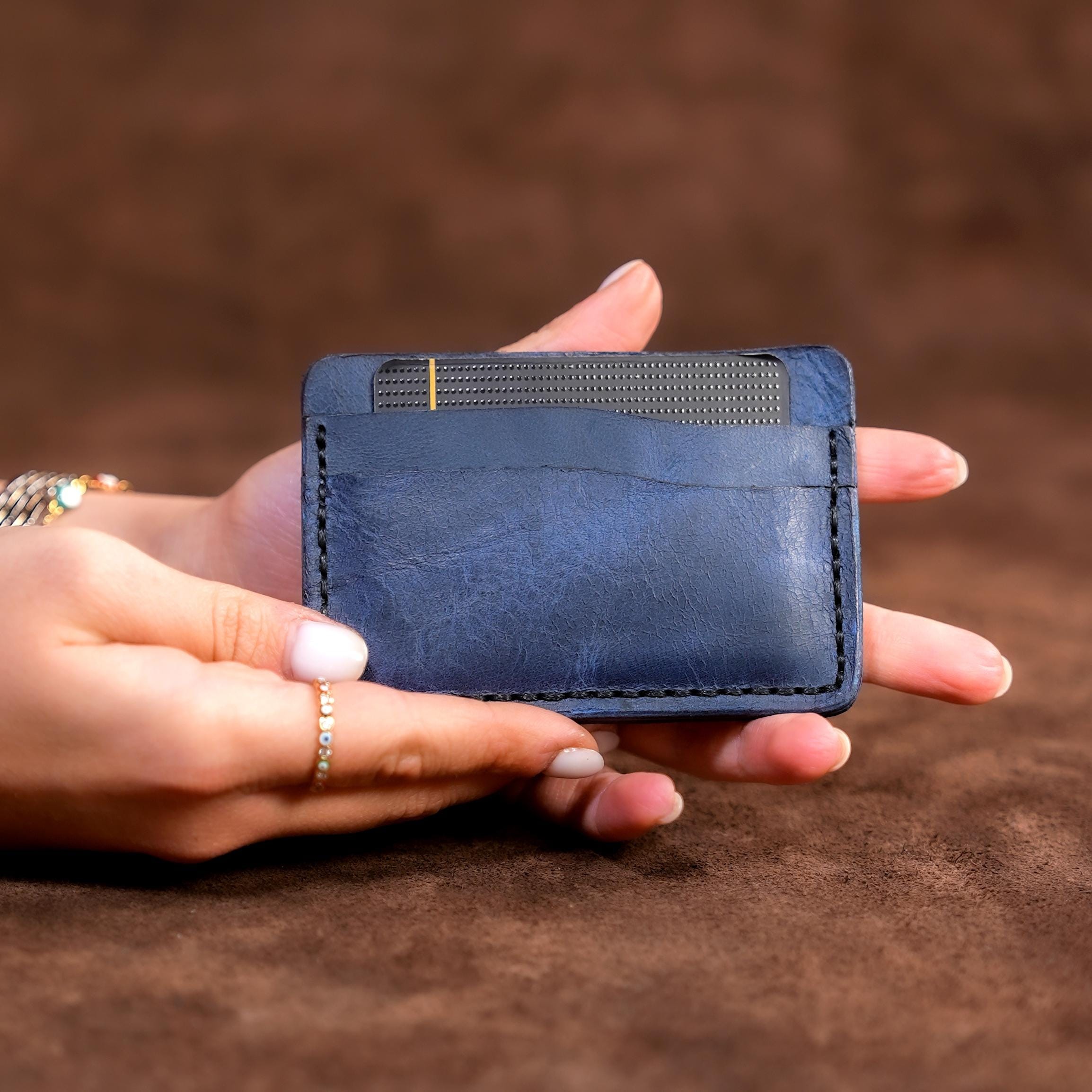 Card Holder - A minimalist Gift For Your Loved Ones - A Great Wallet And Card Holder That Will Reflect Your Style - Laser Engraving Free