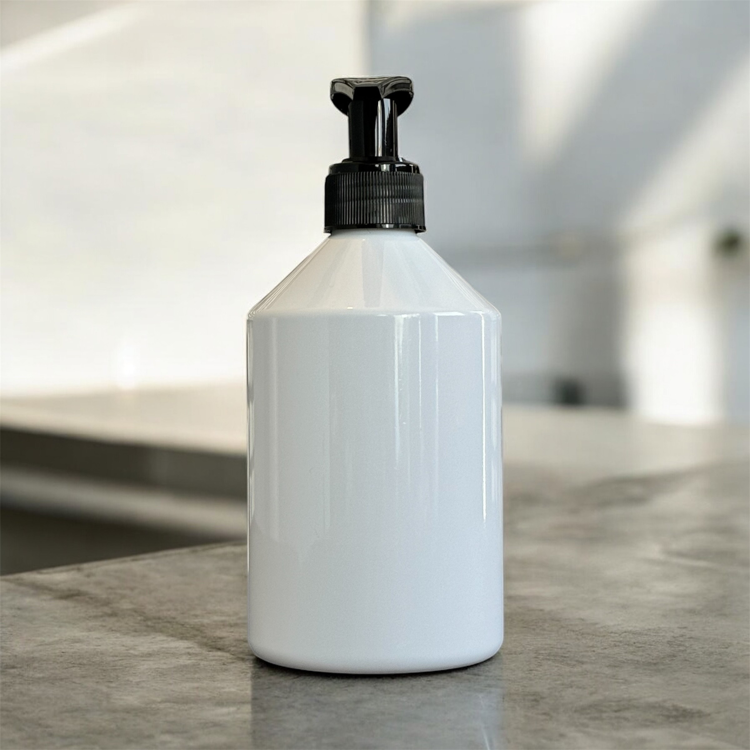 500 Ml Beyaz Plastik Şişe Siyah Pompalı