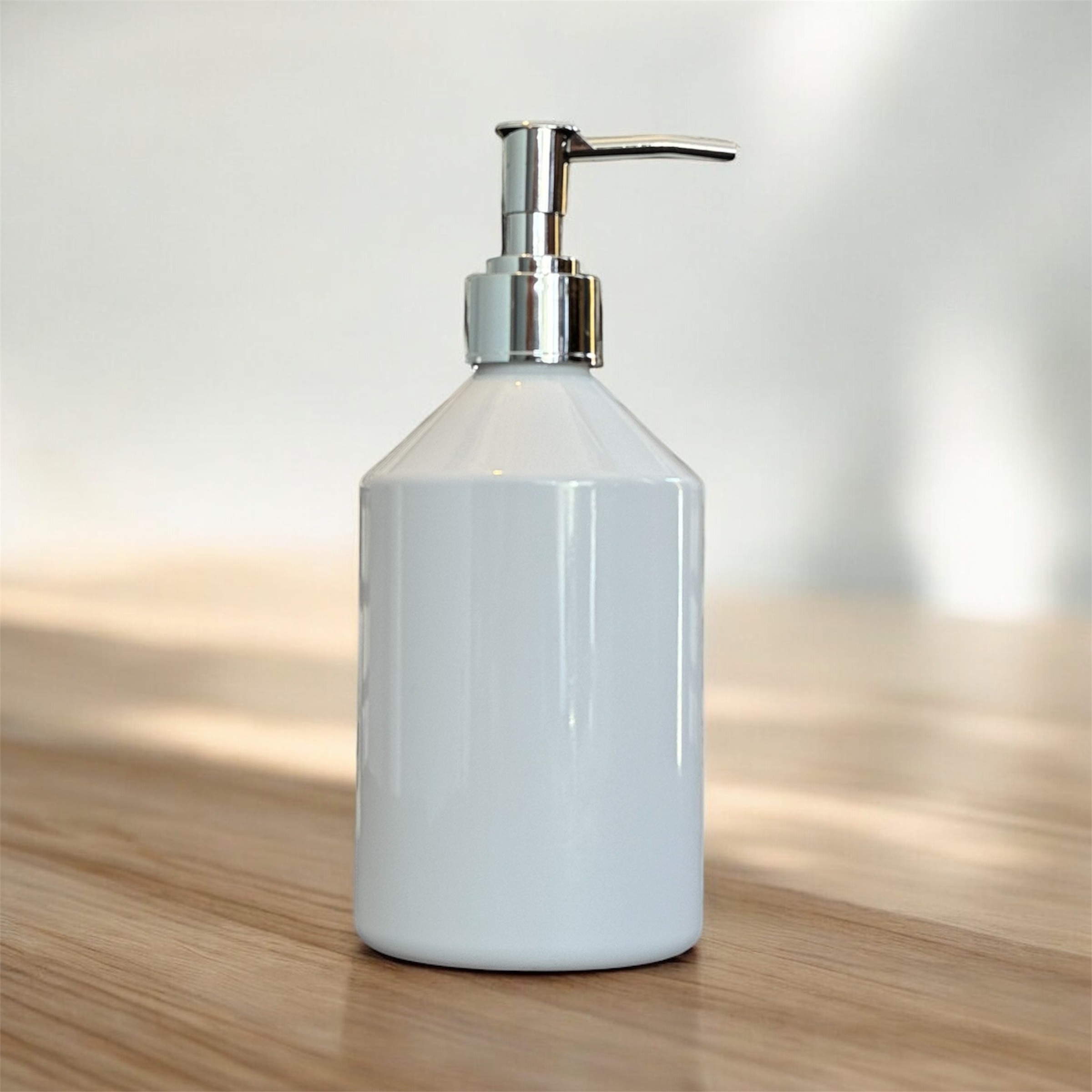 500 Ml Beyaz Plastik Şişe Gümüş Metalize Pompalı