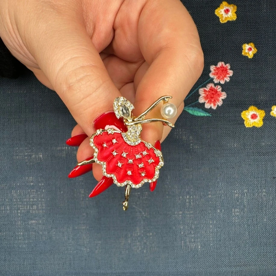 Kırmızı Balerin Broş