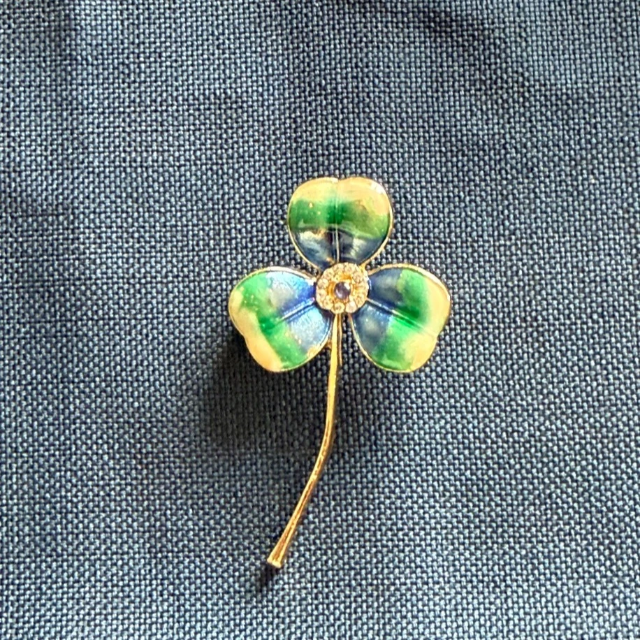 Üç Yapraklı Yonca Broş