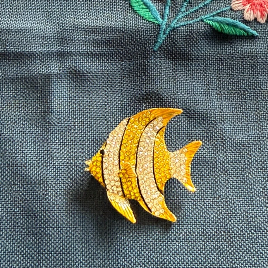 Sarı Taşlı Balık Broş