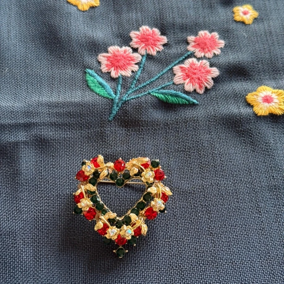 Kalpli Yeniyıl Broş