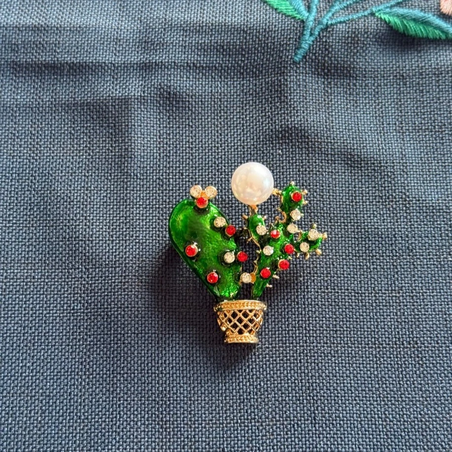 İncili Kalp Yeniyıl Broş