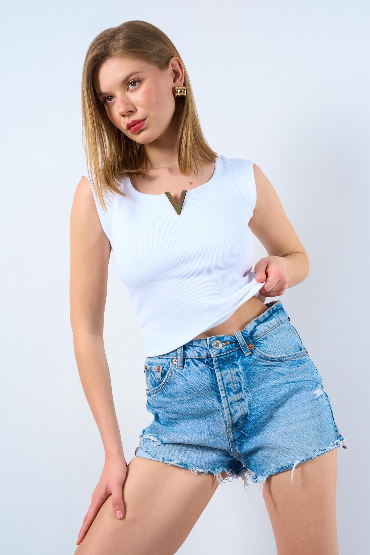 V Yakalı Kolsuz Body image