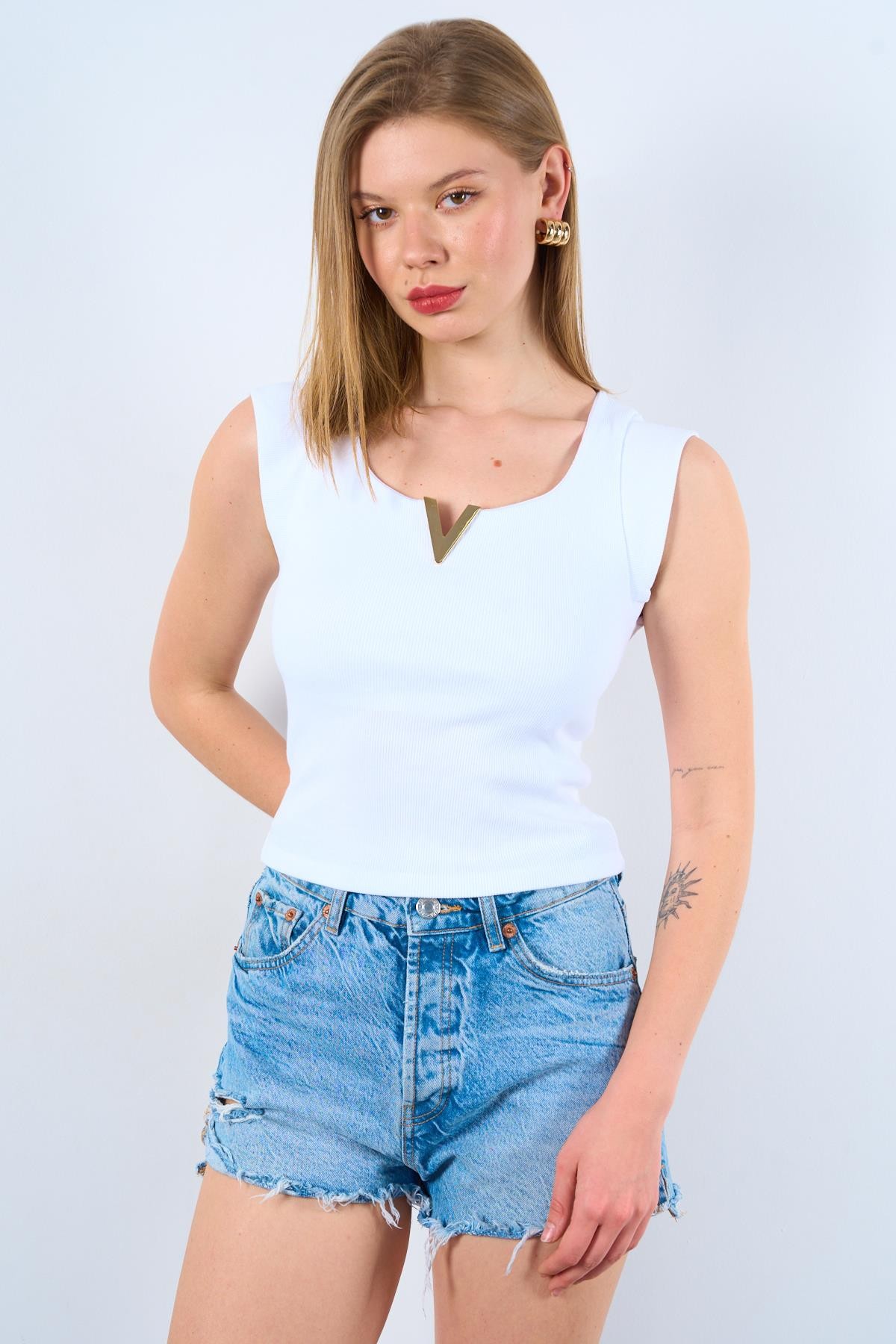 V Yakalı Kolsuz Body