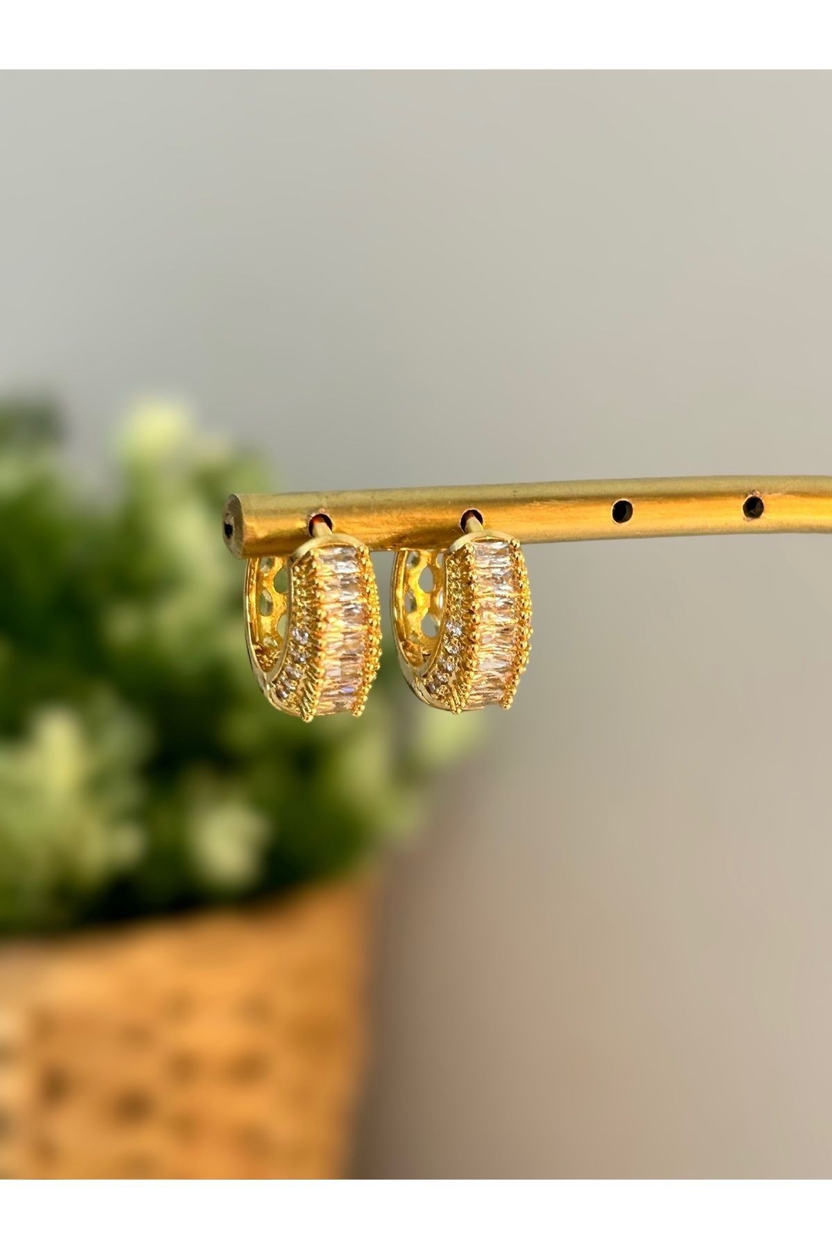 Baget Taşlı Gold Çelik Küpe