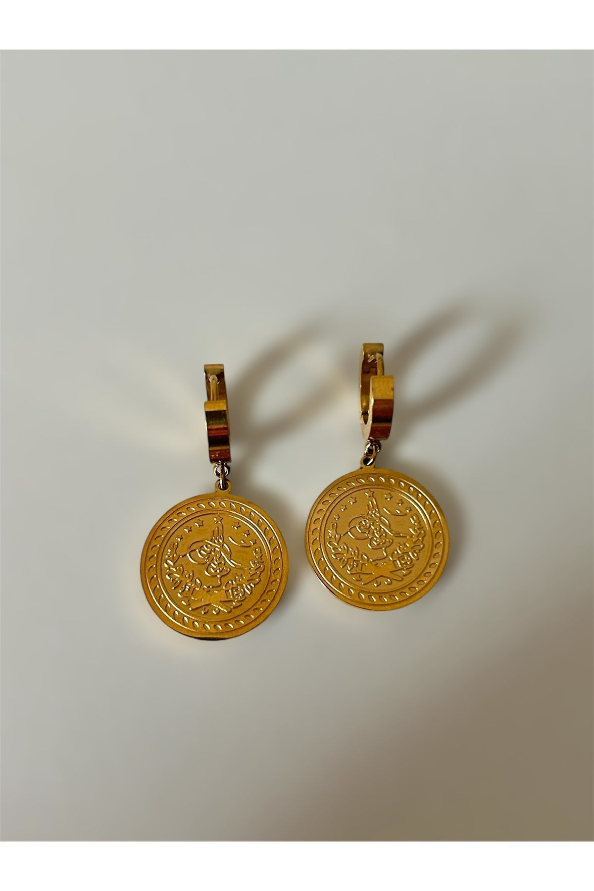 Tuğralı Gold Sallantılı Gold Çelik Küpe