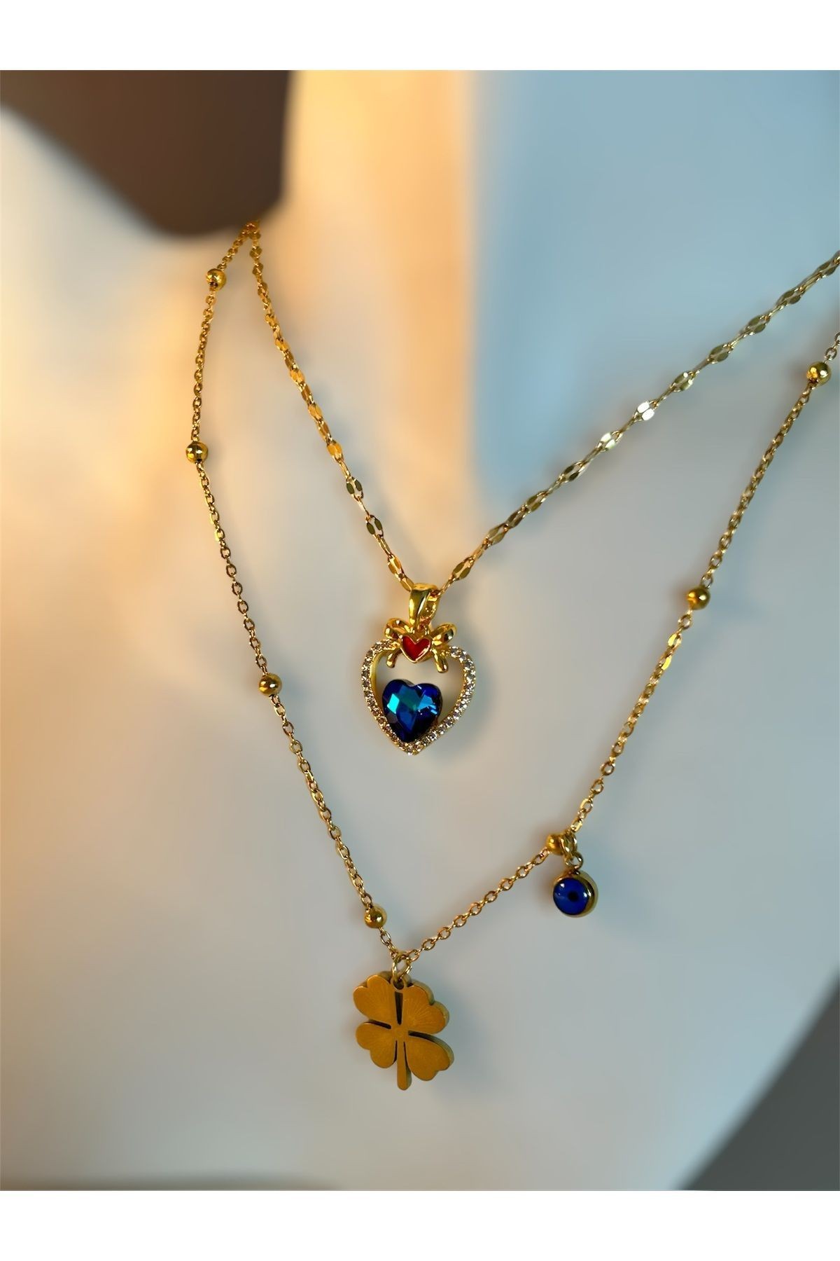 Kalp Şeklinde Kristal Taşlı Gold Çelik Kolye