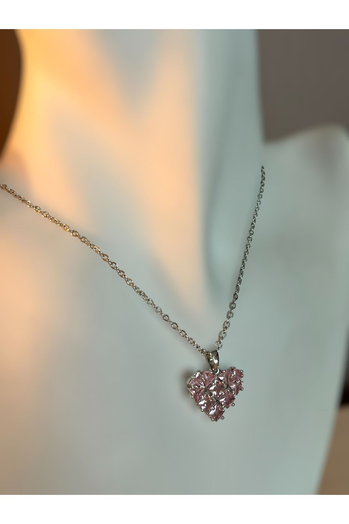 Pembe Taşlı Kalp Şeklinde Silver Çelik Kolye