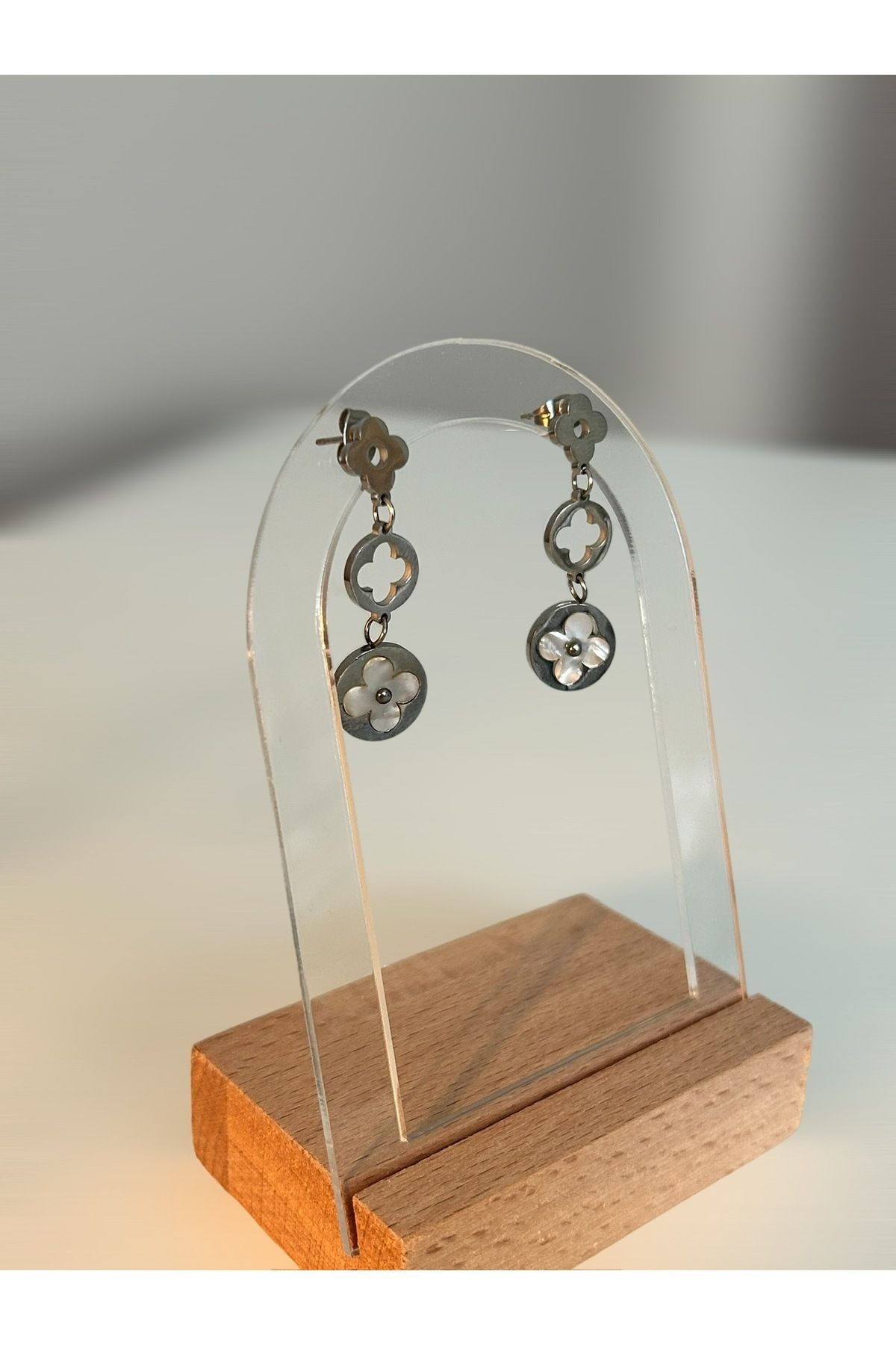 Silver Sedefli Yonca Model Çelik Küpe