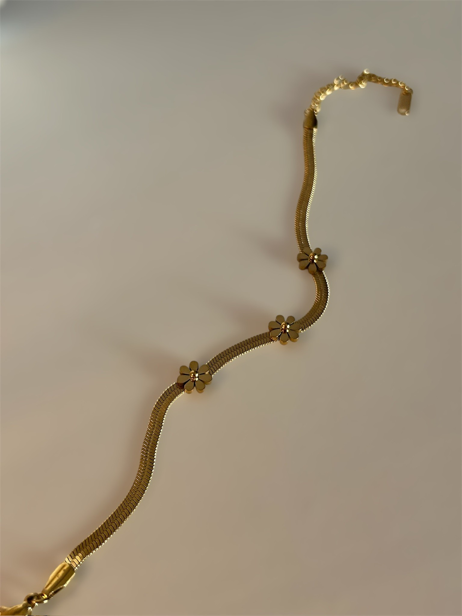 Kibar Çiçekli Gold Çelik Bileklik