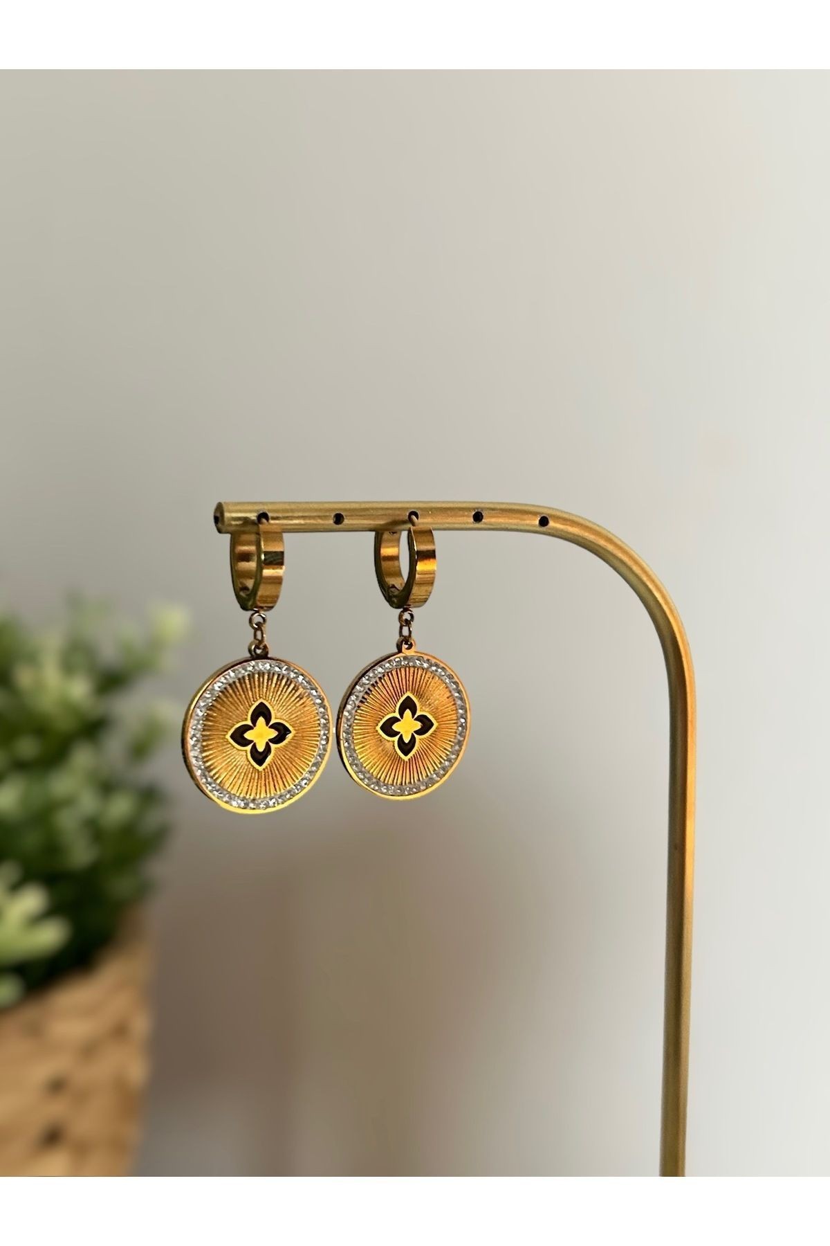 Sallantılı Gold Çelik Küpe