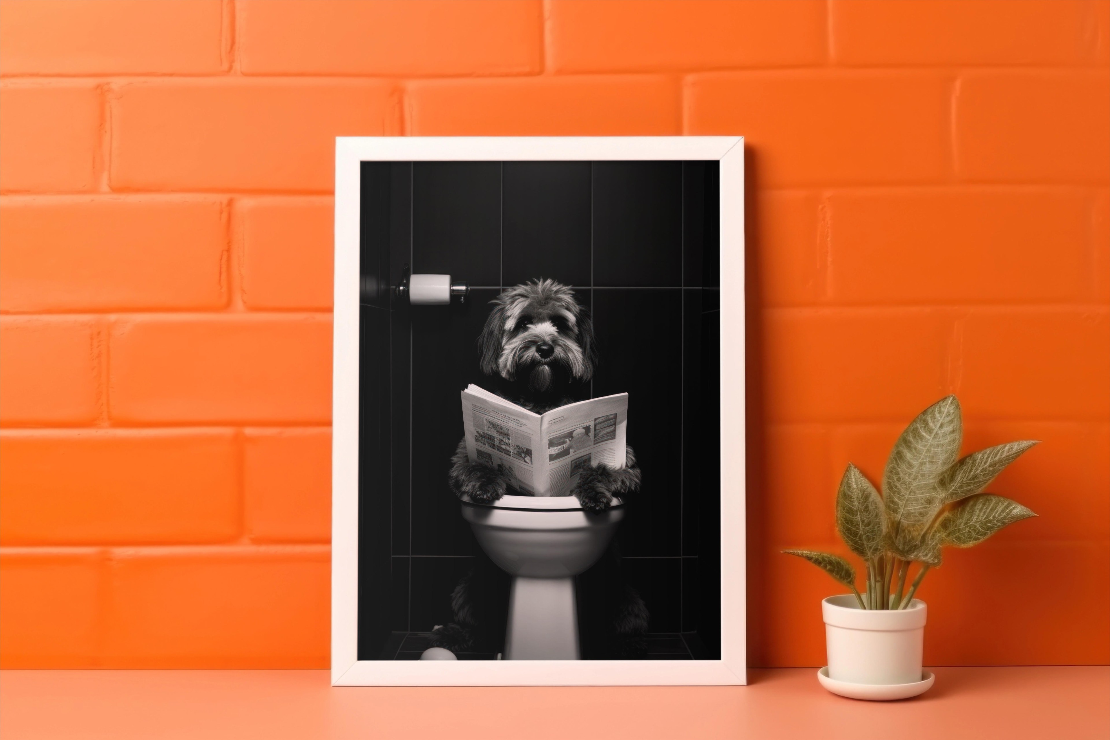 Banyoda Gazete Okuyan Köpek Posteri