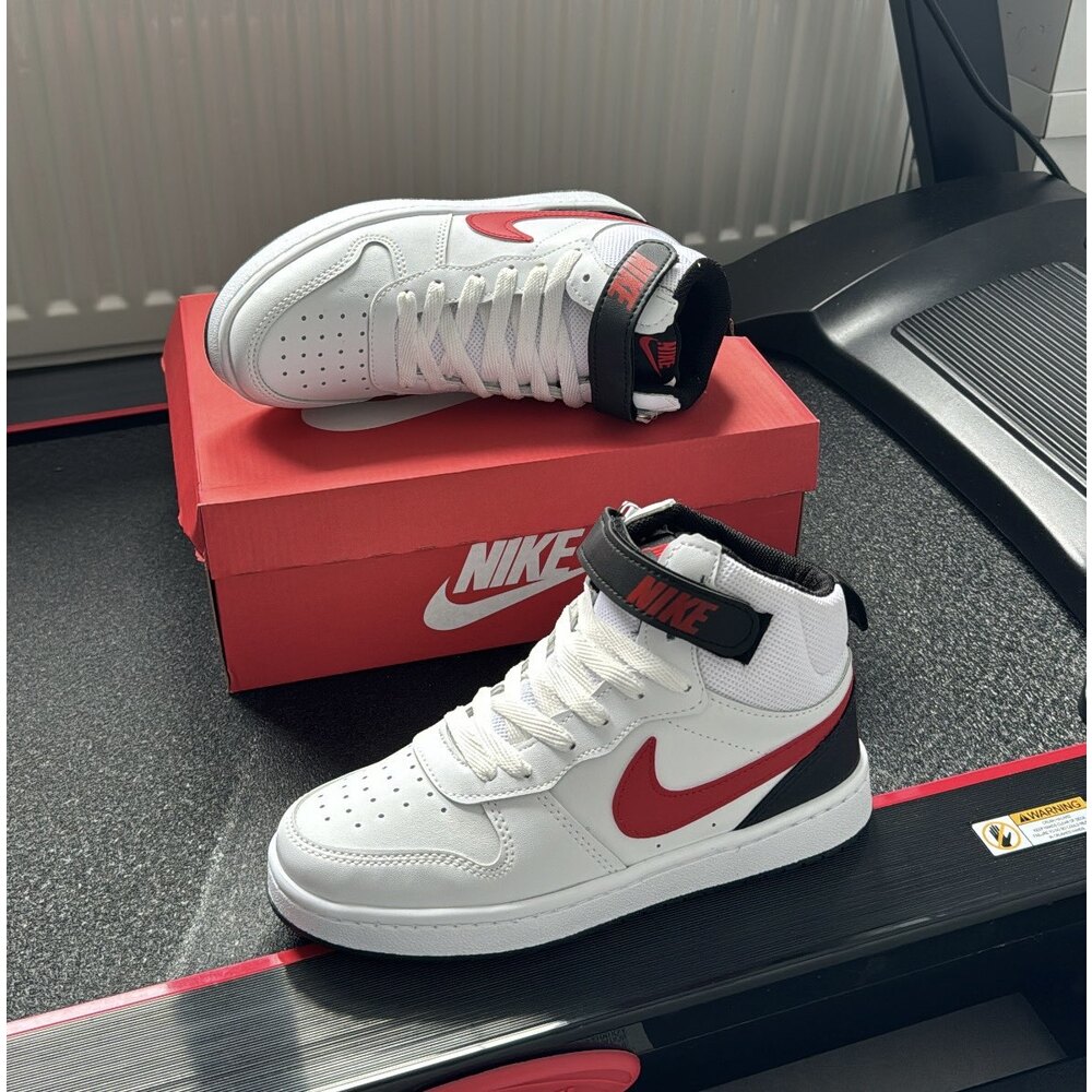 Nike Court Borough - Saks Beyaz