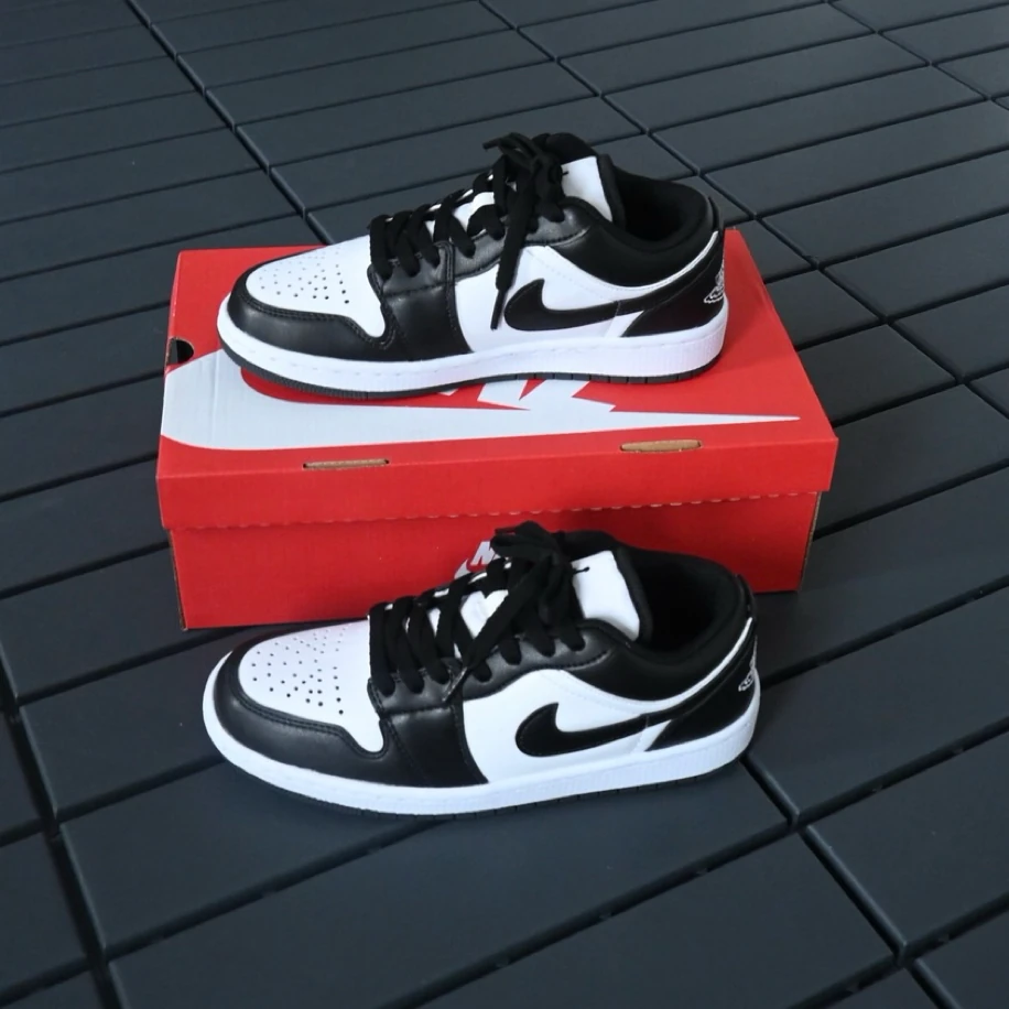 Nike Air Jordan 1 Low - Siyah Beyaz görsel 2