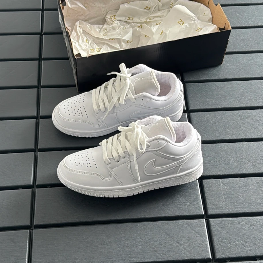 Nike Air Jordan 1 Low - Beyaz görsel 4