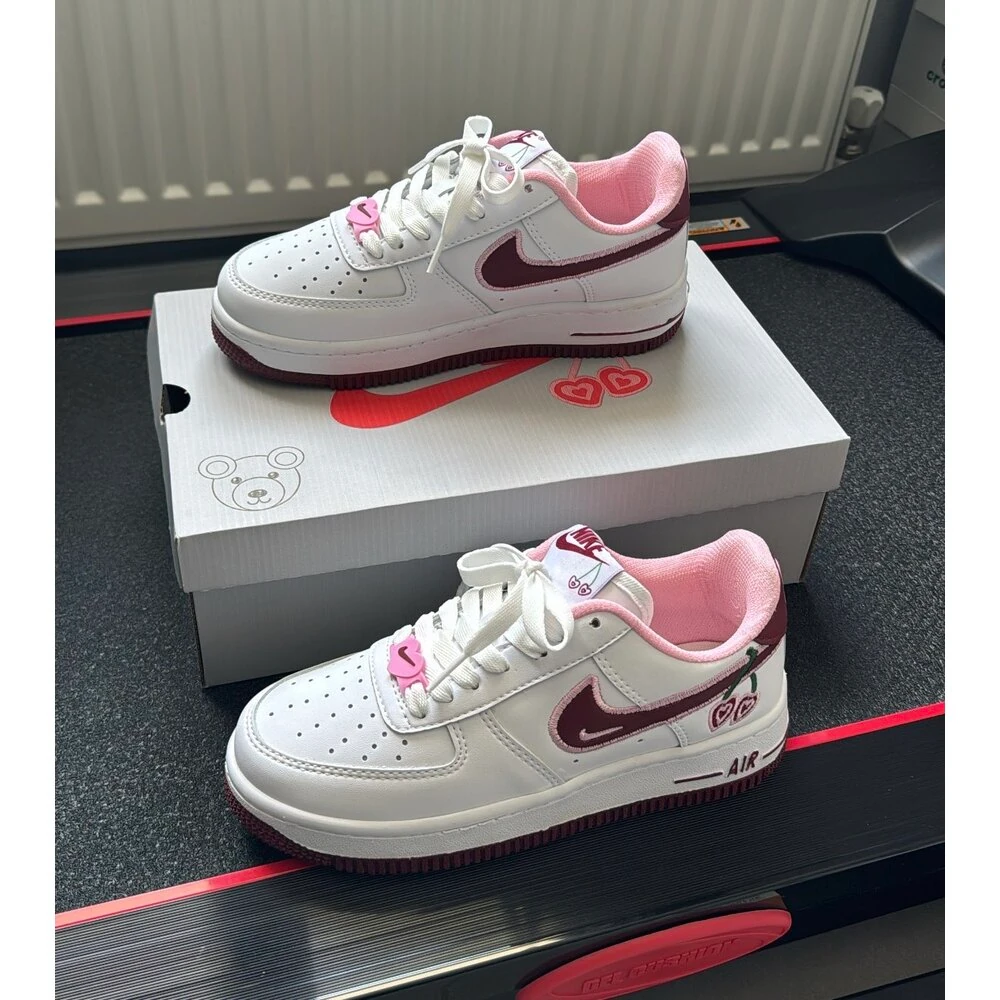 Nike Air Force 1 - Kiraz