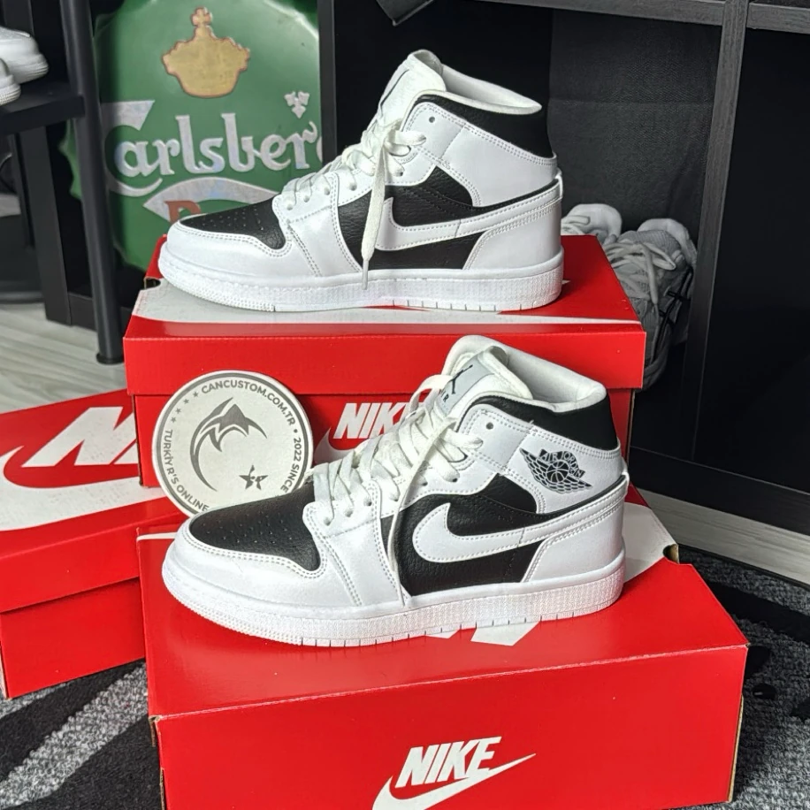 Nike Air Jordan 1 Mid - Beyaz Siyah