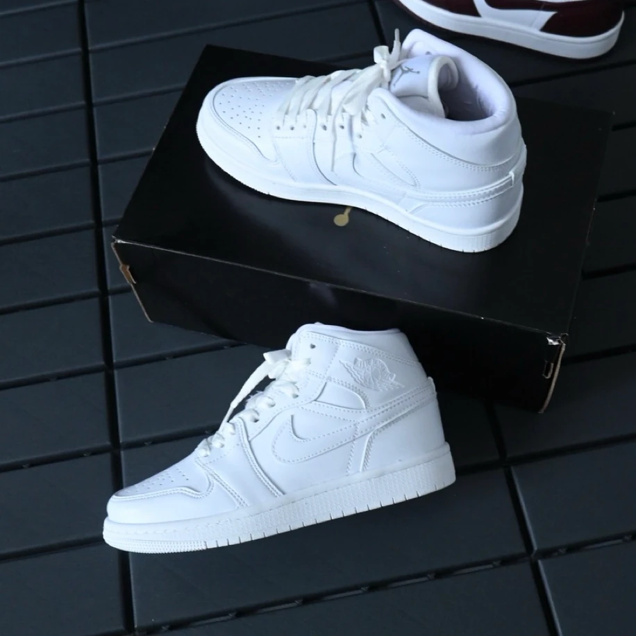Nike Air Jordan 1 Mid - Beyaz görsel 2