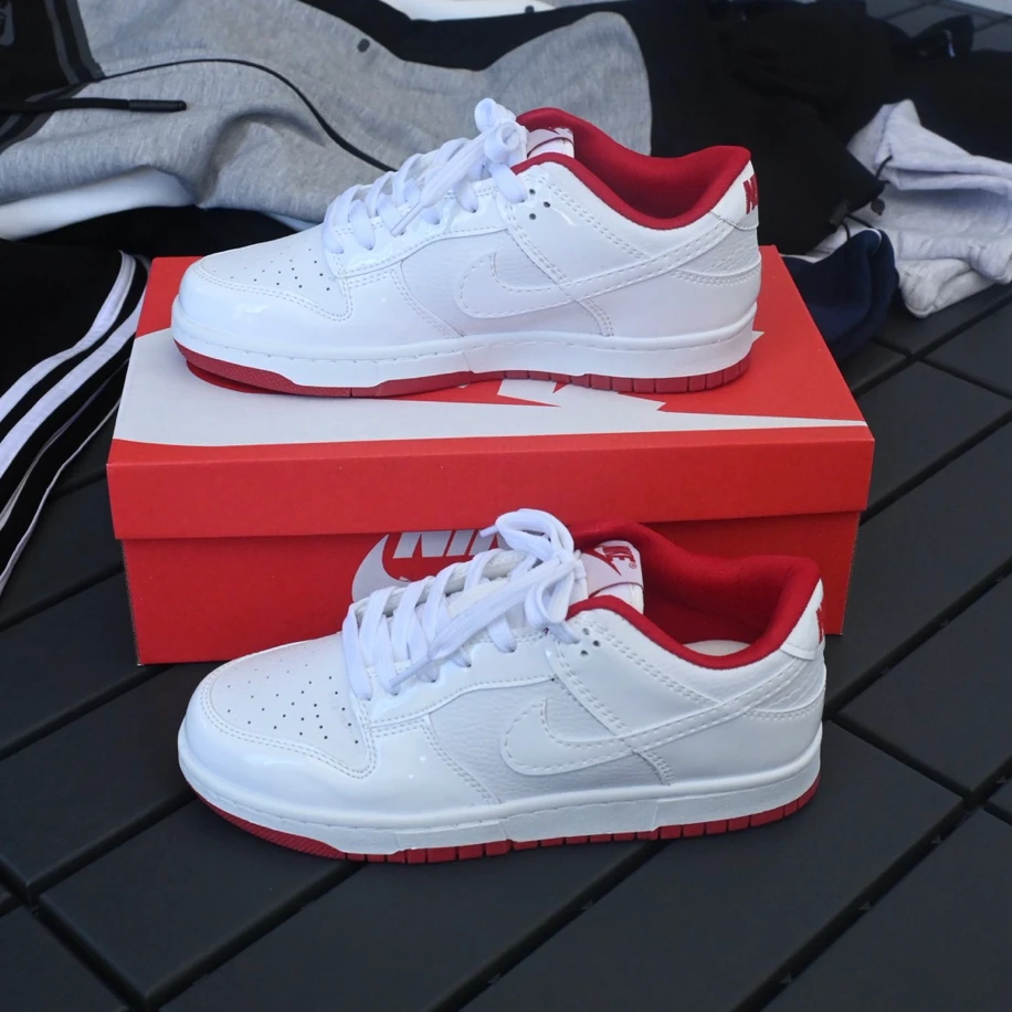 Nike Dunk SB - Beyaz Kırmızı