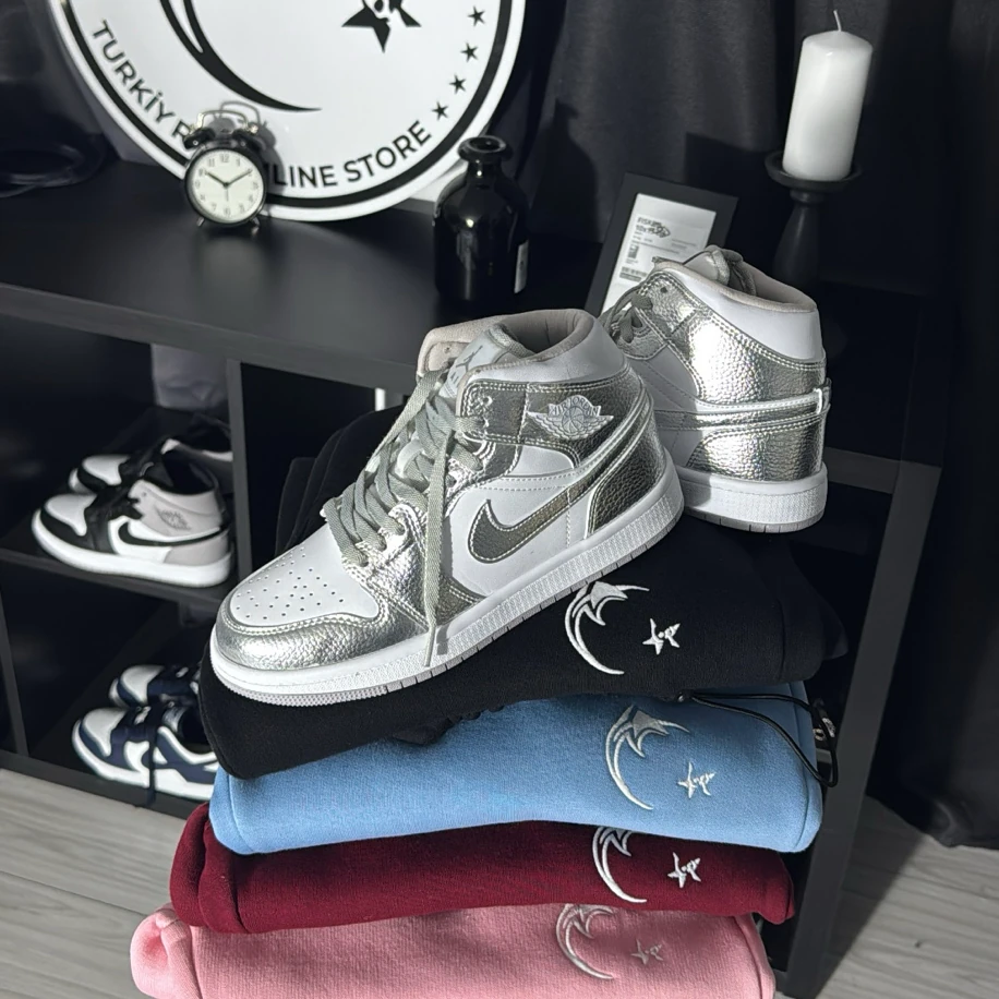 Nike Air Jordan 1 Mid - Parlak Gümüş
