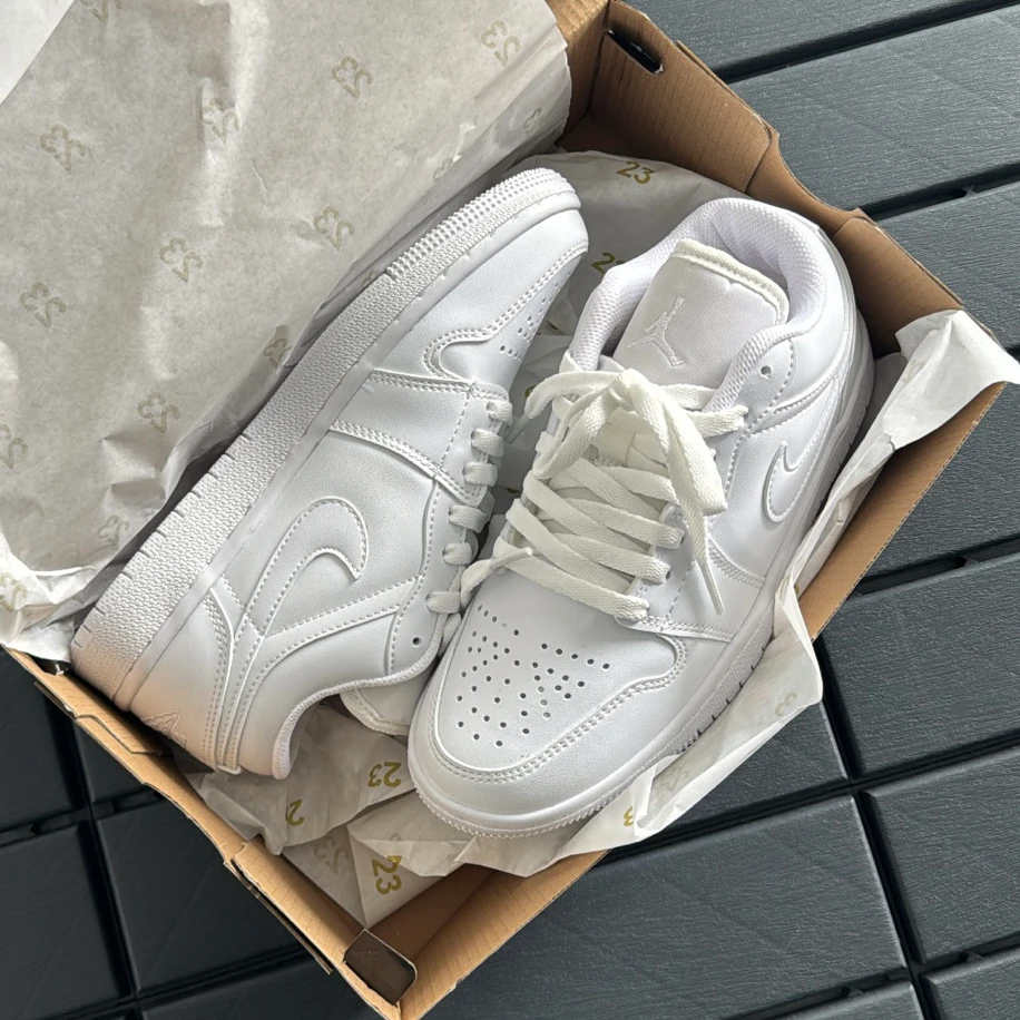 Nike Air Jordan 1 Low - Beyaz görsel 3