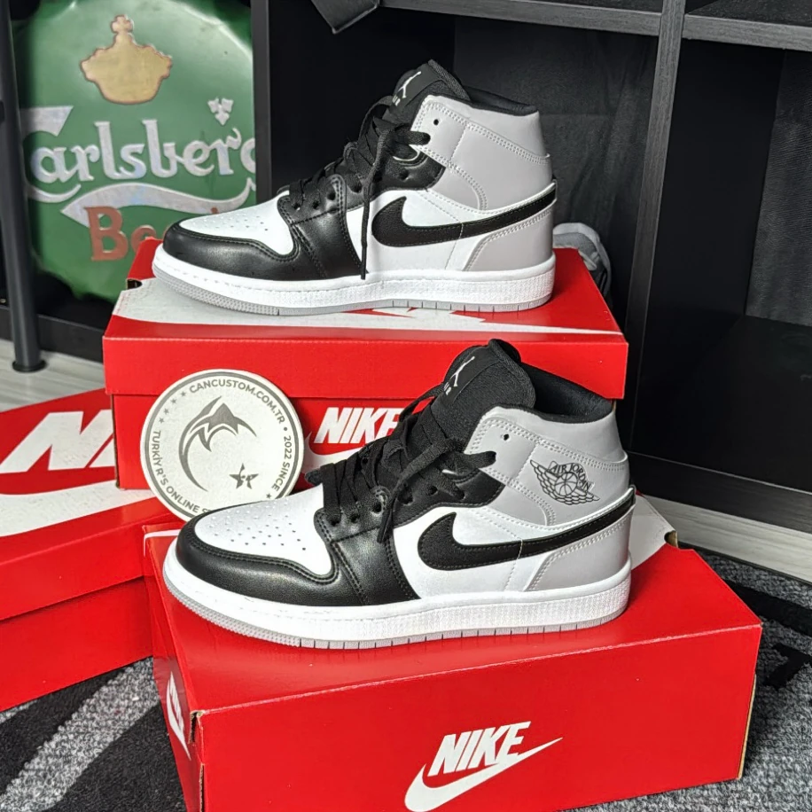 Nike Air Jordan 1 Mid - Beyaz Siyah Gri