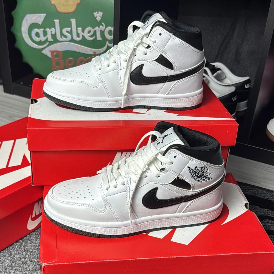 Nike Air Jordan 1 Mid - Beyaz Siyah