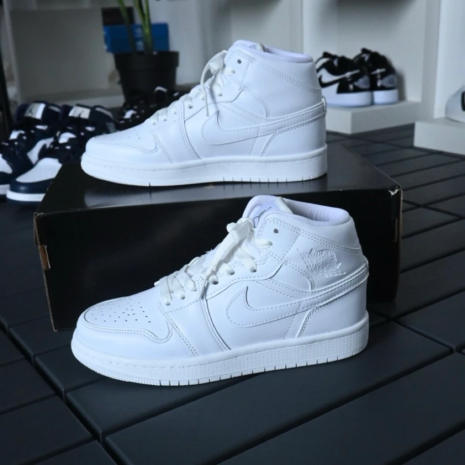 Nike Air Jordan 1 Mid - Beyaz