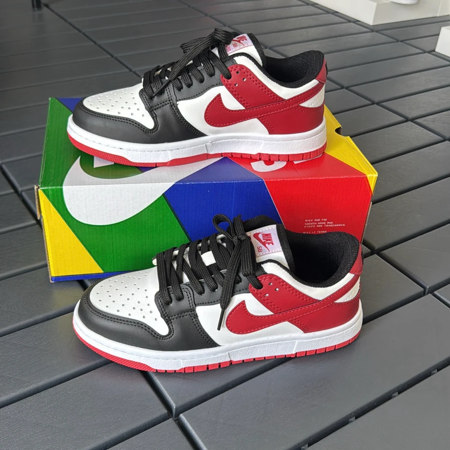 Nike Dunk SB - Kırmızı Siyah Beyaz